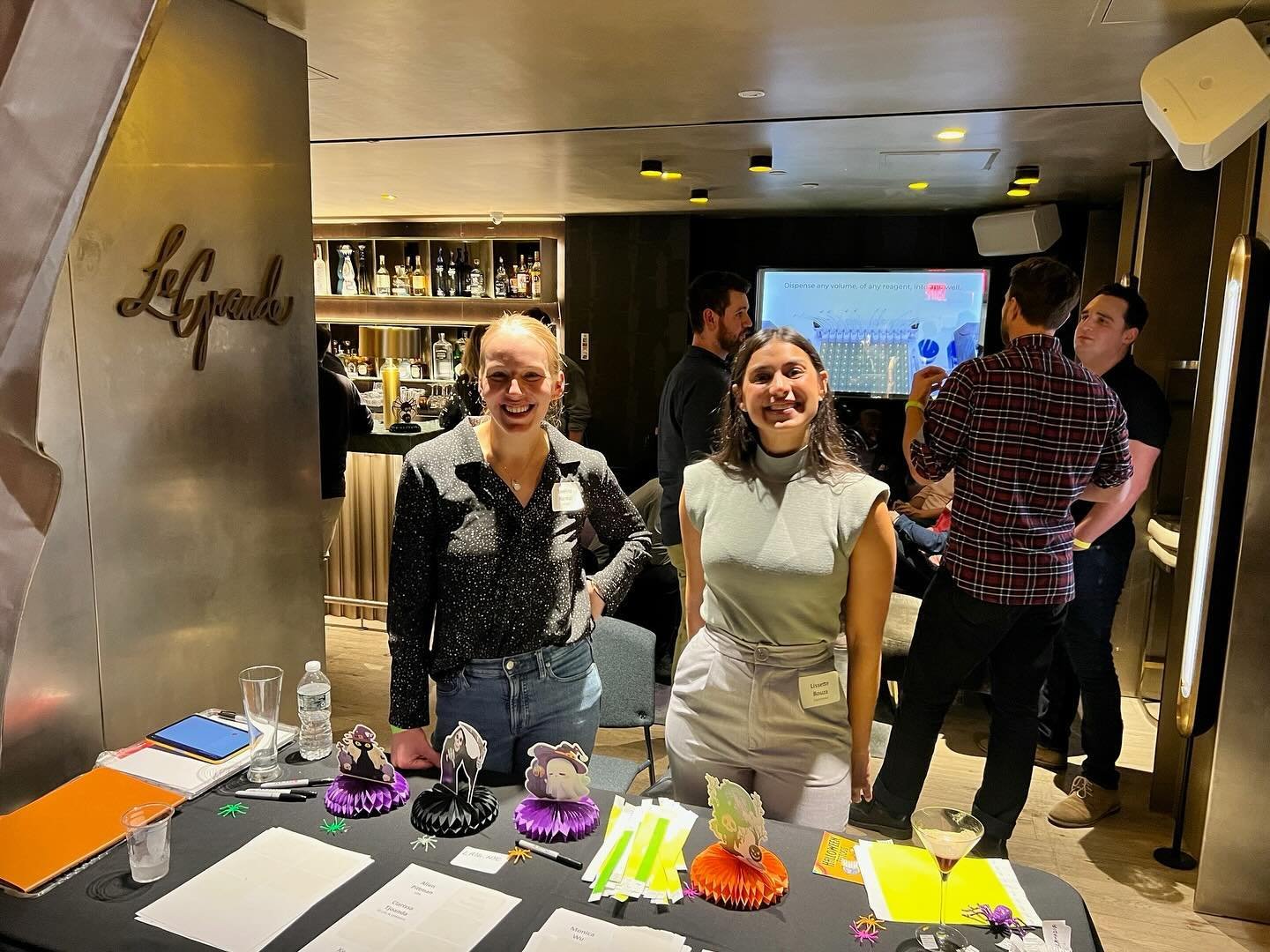 🎃👻 #TBT to an unforgettable night at LRIG-NYC&rsquo;s Bots, Brews, and Boos! 🤖🍺 From robotics and automation to Halloween-themed brews. That evening was a perfect mix of science and spooky fun. 🍂 Thanks to everyone who joined us to celebrate&mda