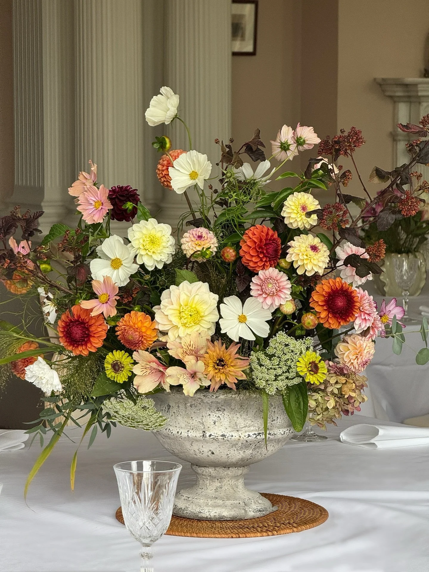 Soft Autumn Blooms 🌸🍂🧡

#AutumnFlowers #AutumnFlorals #SeasonalBlooms #SoftAutumnPalette #GardenStyleFloristry #NaturalArrangements #WildAndRomanticFlowers #SlowFlowers #BritishBlooms #SustainableFloristry #floristryworkshops #creativeworkshops