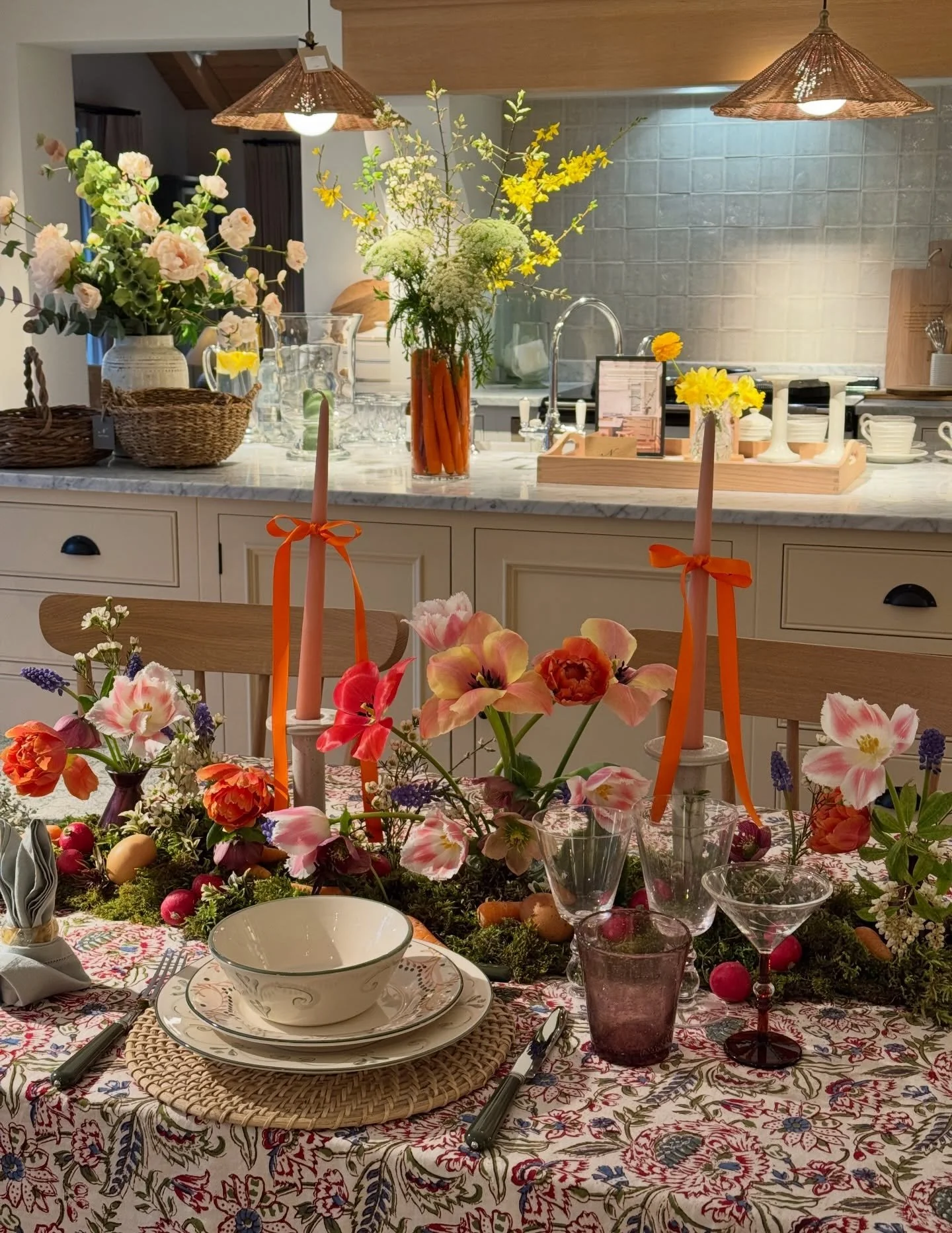 Gosh it&rsquo;s been a busy few weeks! Just getting round to sharing photos from the Spring Tablescaping Masterclass at the stunning @neptuneknutsford 🌸🌿🐰 

Such a gorgeous workshop filled with flowers &amp; creativity, in the company of wonderful