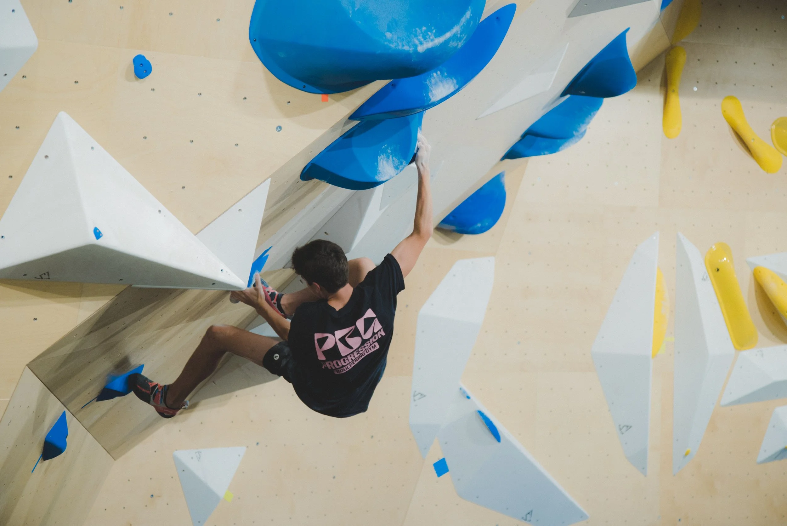 progression-bouldering-gym-climbing-community-caf-in-vancouver