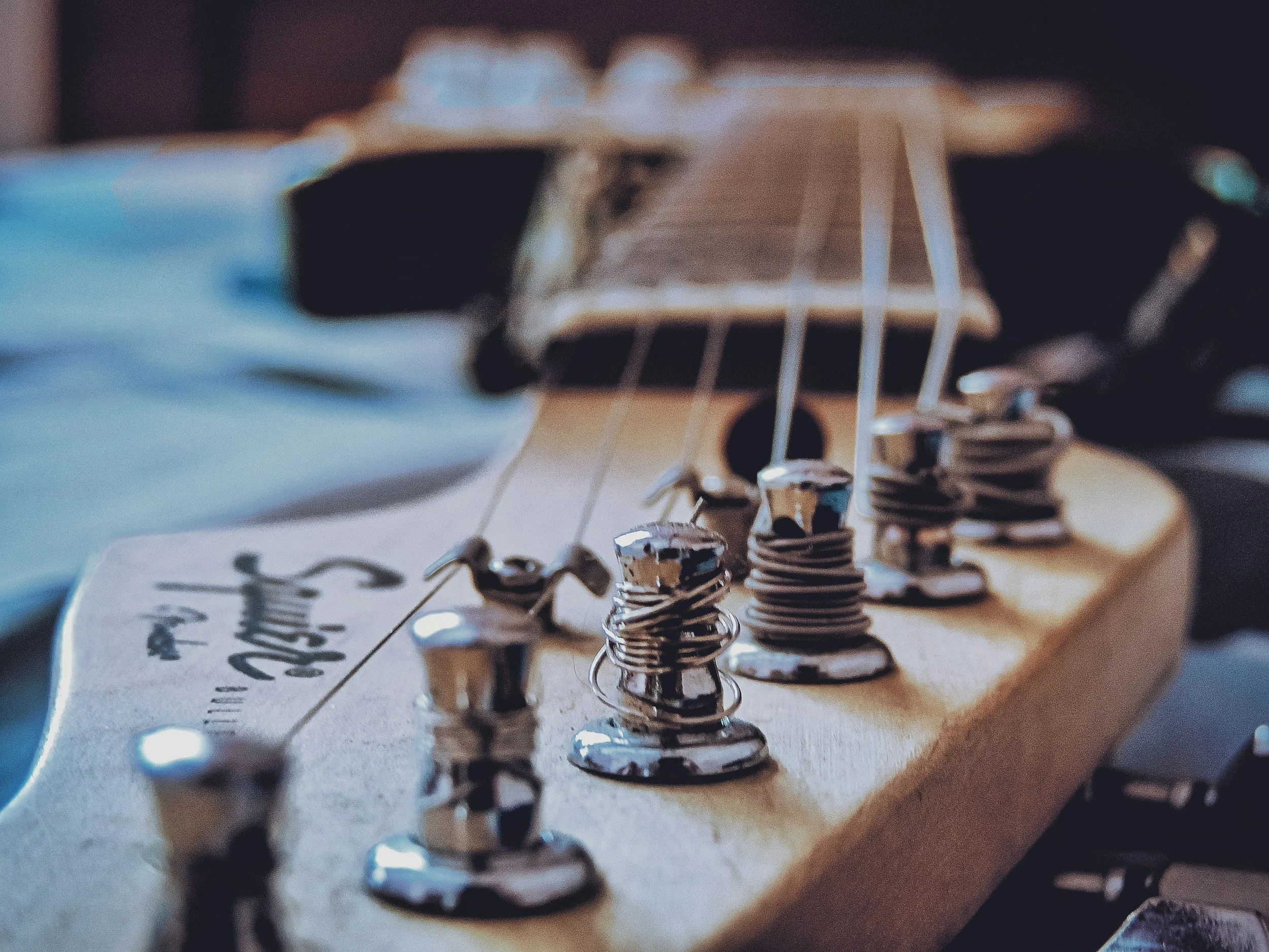 GUITAR LESSONS WITH MATTHEW MONTFORT