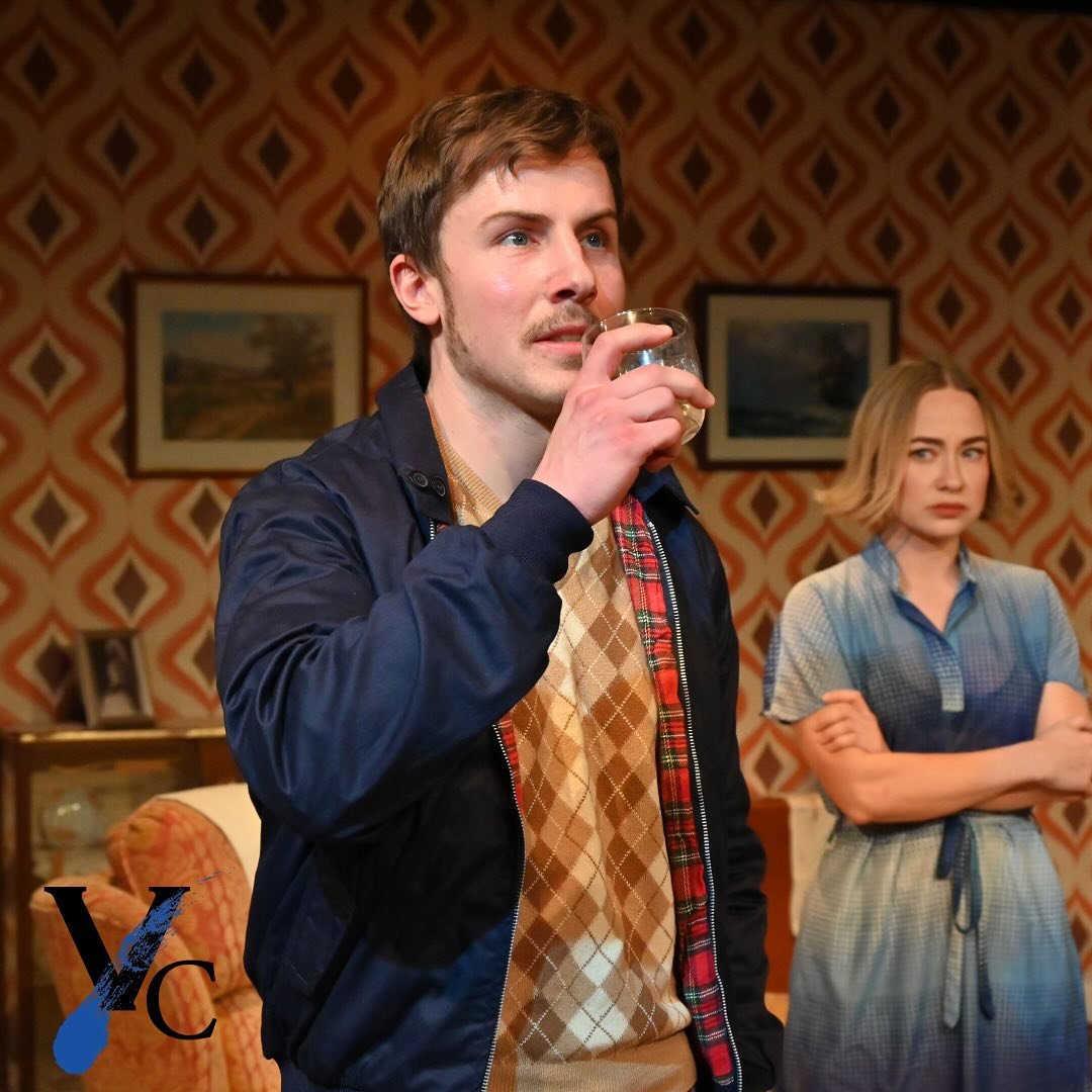 📣 Chris Tomkins (@chrisjhtomkins) is currently appearing in Sisters at the Jack Studio Theatre (@brocjacktheatre), produced by Uncommon People Theatre (@uncommontheatrepeople) and running until 26 April.
Written by David Storey and set in 1970s York