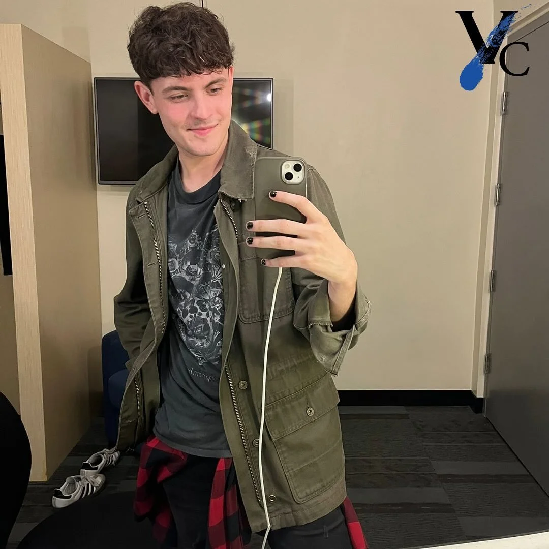 👕 Today RHYS HOPKINS @rhys.hopk (pictured above), makes his professional stage debut as Connor in @dehwestend at the Solaire Theatre in Manila.
💥 Rhys is a 2025 graduate of @rosebruford
and booked this leading role within a matter of weeks, post