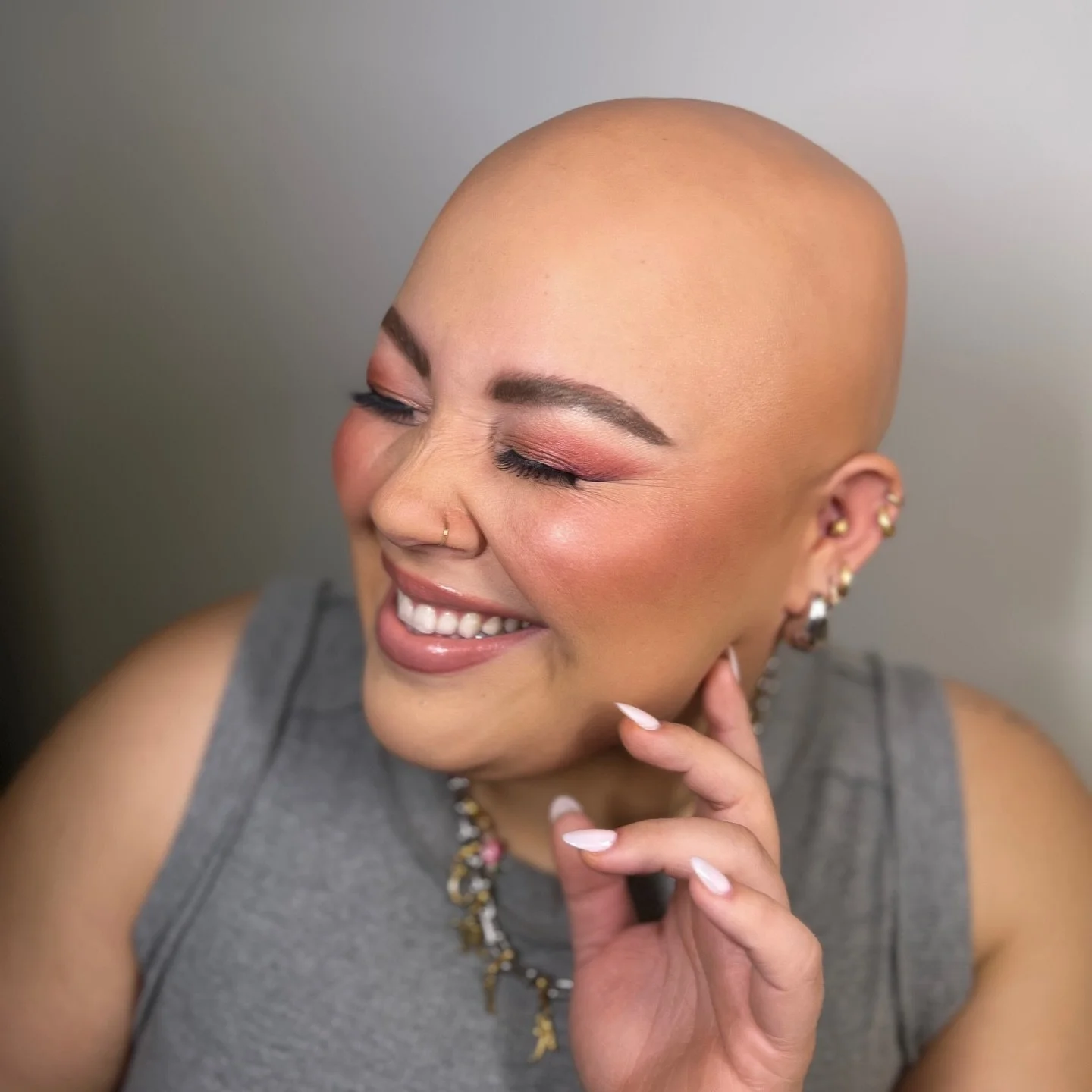 Stunning @baldiechi serving looks!! 👏🏻

Artist: Kelsi

#iowamakeupartist #desmoinesmakeupartist #setlife #mua #makeup #makeupartist #temptu #lauramercier #makeupbymario #fullglam #glam