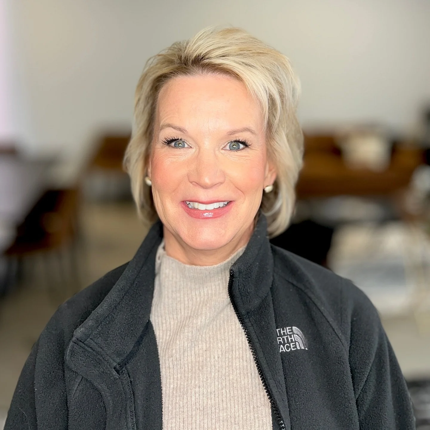 Family photo glam, but keep it YOU✨

We kept things soft and natural for this sweet mom + daughter - polished complexions, subtle definition, and a few freckles still peeking through for that real-skin feel.

They were the sweetest duo, and we loved 