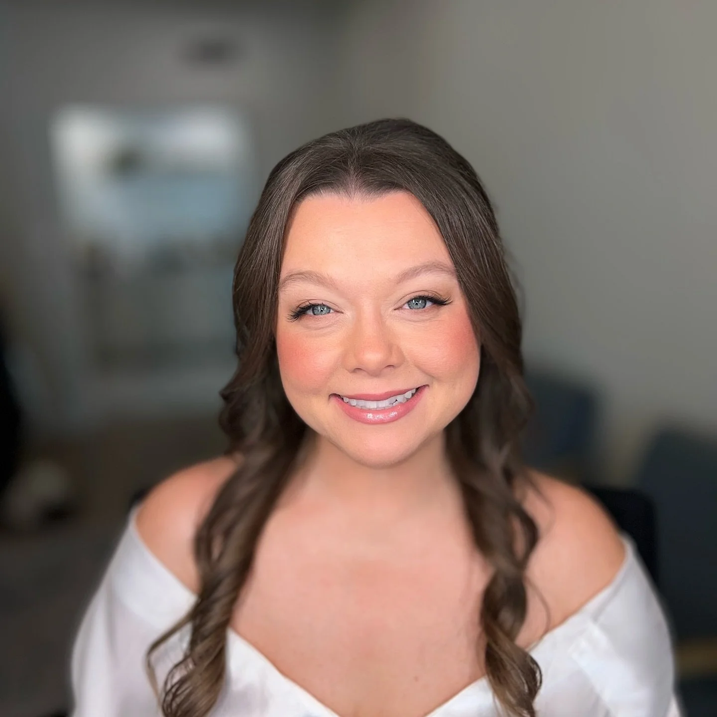 🤍 Aubree 🤍
05-Dec-2025

Artist: Kelsi
Venue: @1868farmhouse 

#iowamakeupartist #iowabride #weddingmakeup #makeupartist #ivoryandstoneartistry