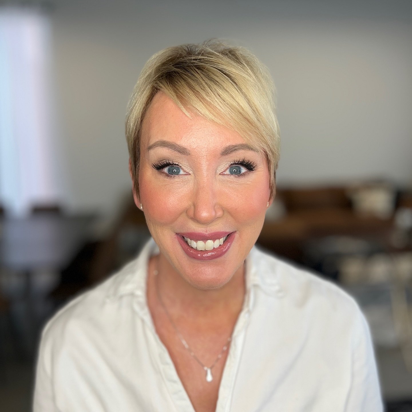 Lovely Daphne with a natural glam for updated headshots! 

Artist: Kelsi 

#iowamakeupartist #makeupartist #ivoryandstoneartistry #airbrushmakeup #softglam