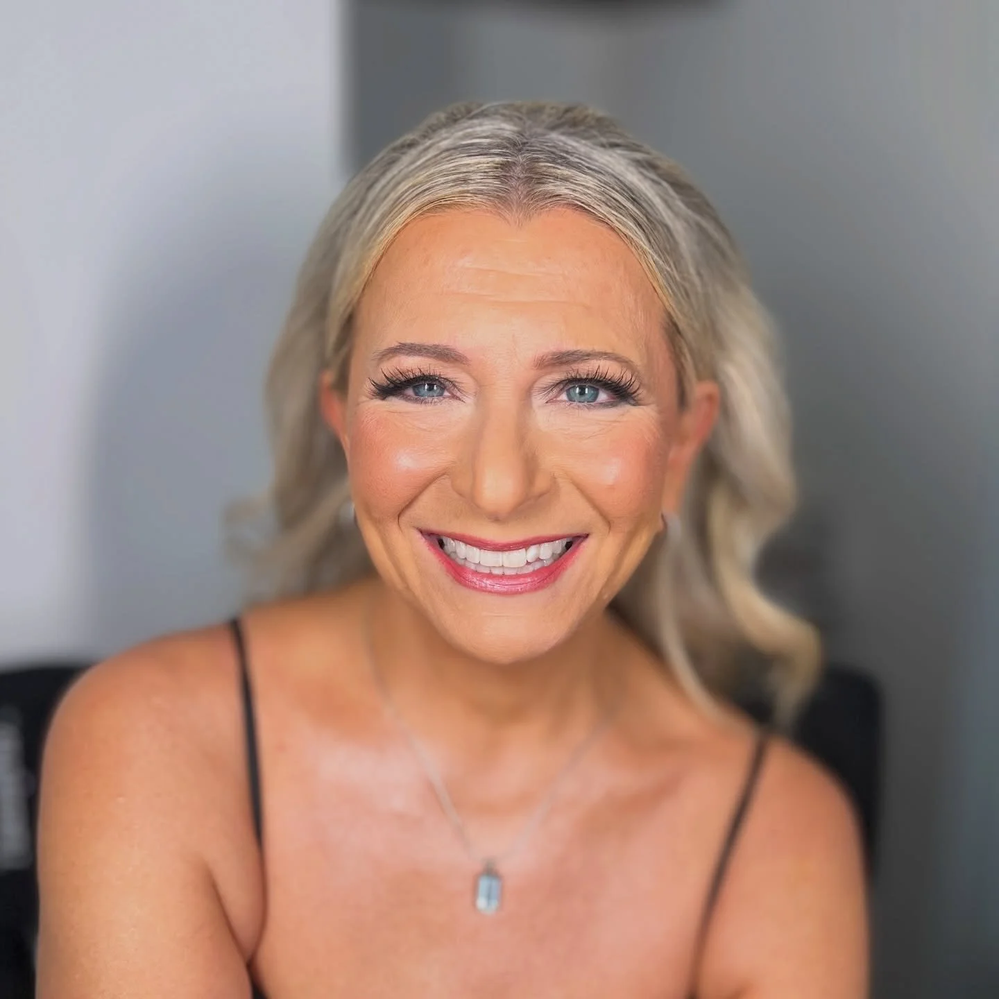 Loved glamming these beauties for their holiday party!!! 

Artist: Kelsi
Venue: @hotelfortdesmoines 

#iowamakeupartist #desmoinesmakeupartist #ivoryandstoneartistry #makeupartist #mua