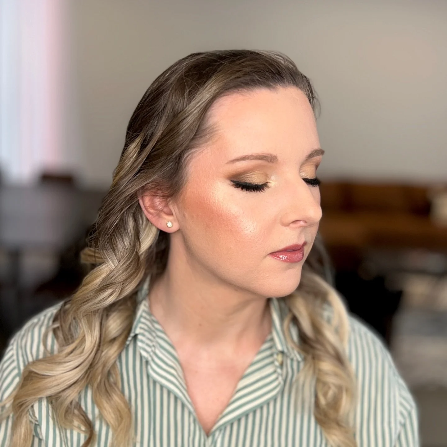 Gorgeous Sydney in glam for photos! 

Artist: Kelsi 

#iowamakeupartist #desmoinesmakeupartist #ivoryandstoneartistry #makeupartist #glam