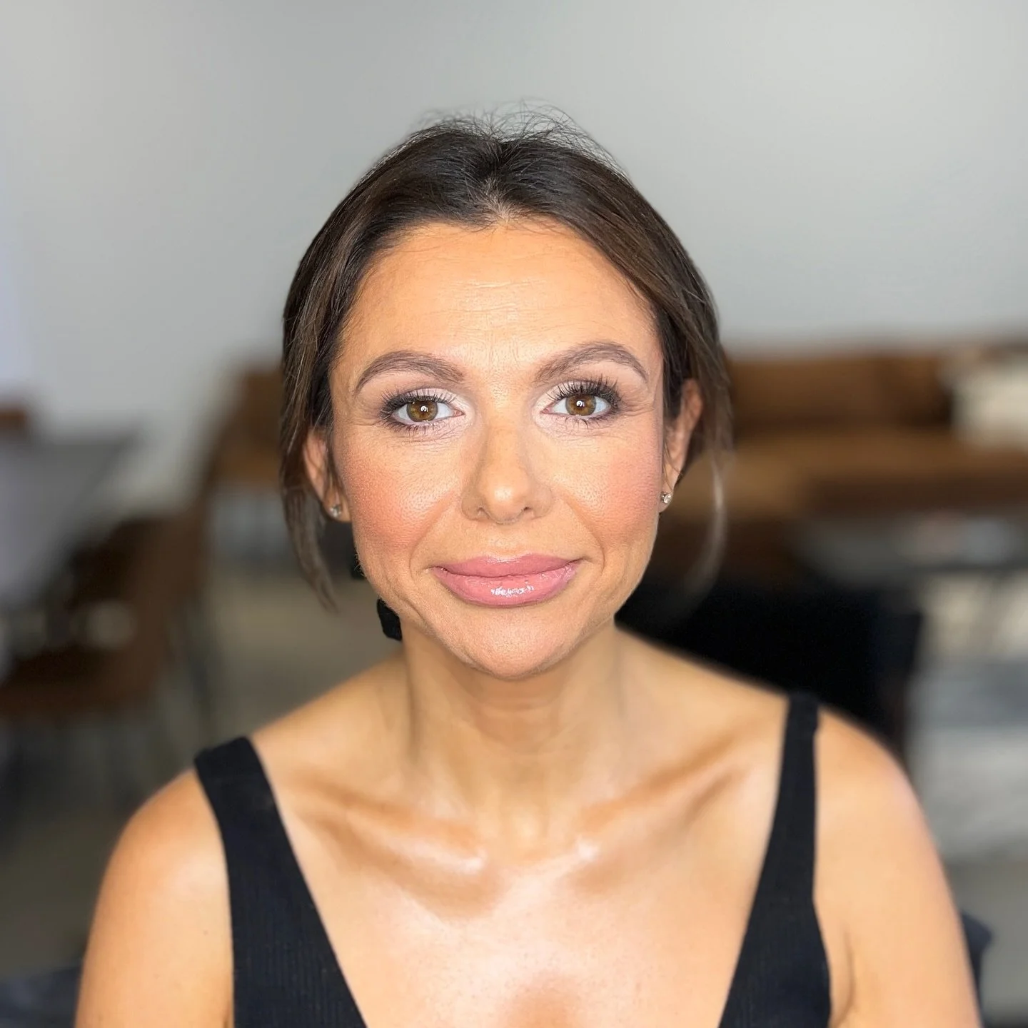 Total babe Dawn in bronzed glam for photos!

Artist: Kelsi

#iowamakeupartist #desmoinesmakeupartist #ivoryandstoneartistry #softglam #iowaweddingmakeup