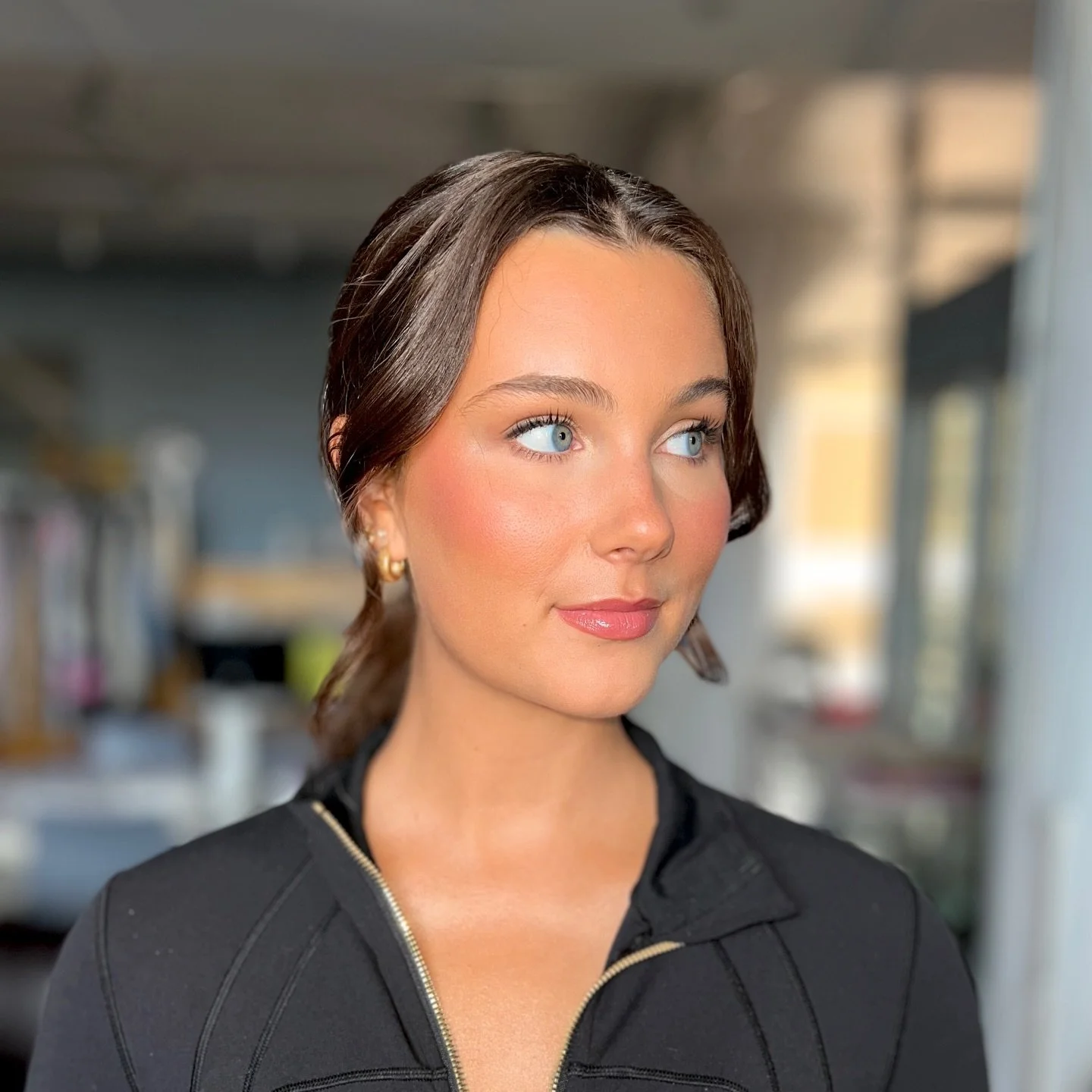 Soft and natural glam on these beauties for an editorial shoot! 

Artist: Kelsi 
Hair: @kelseykleinhair 

#iowamakeupartist #desmoinesmakeupartist #ivoryandstoneartistry #softglam #naturalmakeupartist