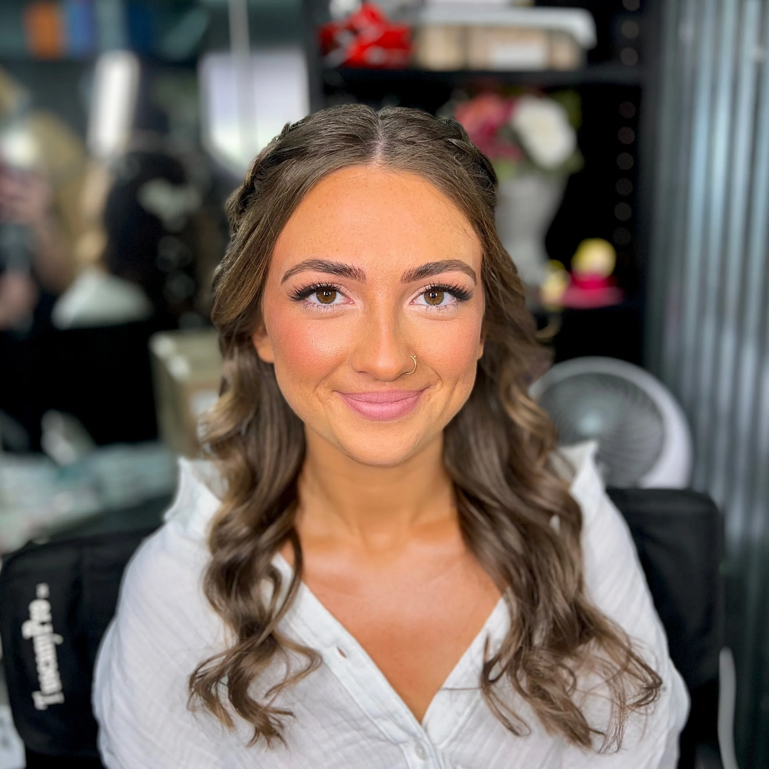 🤍 Chloe 🤍
11-April-2026

Artist: Kelsi
Hair: Professional Image Salon

#iowamakeupartist #iowabride #desmoinesmakeupartist #softglam #ivoryandstoneartistry