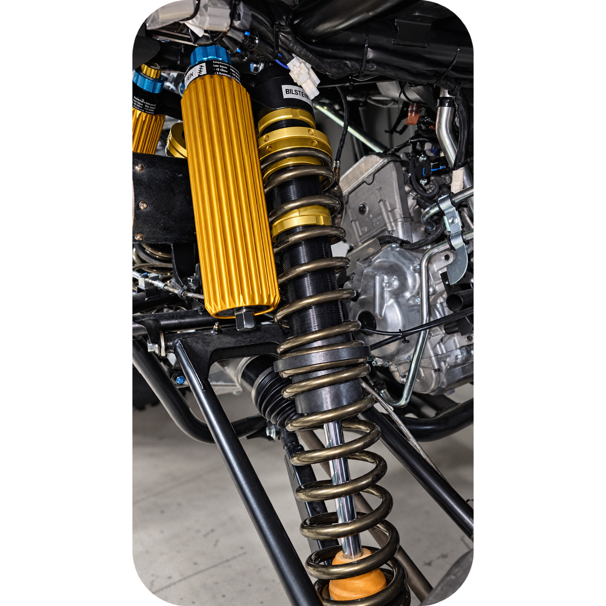 03_Gold_reservoir_coilover_and_engine_casing_6_2000x2000.png