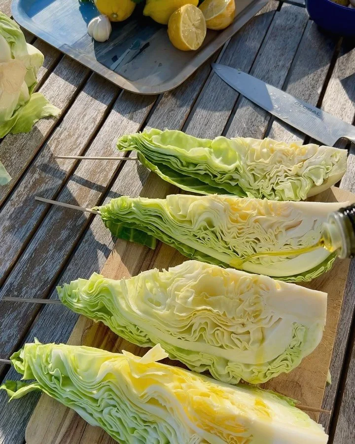 Naturens Ozempic?&nbsp;🌿✨

Visste du att vanlig k&aring;l kan stimulera kroppens naturliga m&auml;ttnadshormon GLP-1? Det &auml;r iaf vad Anette Sams (tidigare forskningschef p&aring; Novo Nordisk) lyfter fram i&nbsp;SvD. Genom att &auml;ta k&aring;