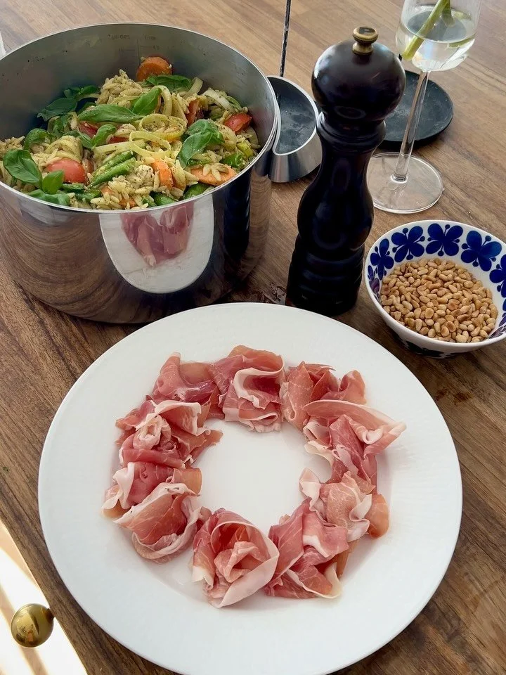 Om min ekvation st&auml;mmer s&aring; &auml;r det h&auml;r mat i kvadrat 🥗🍵🥪🥑🥐🍳🍞🧄