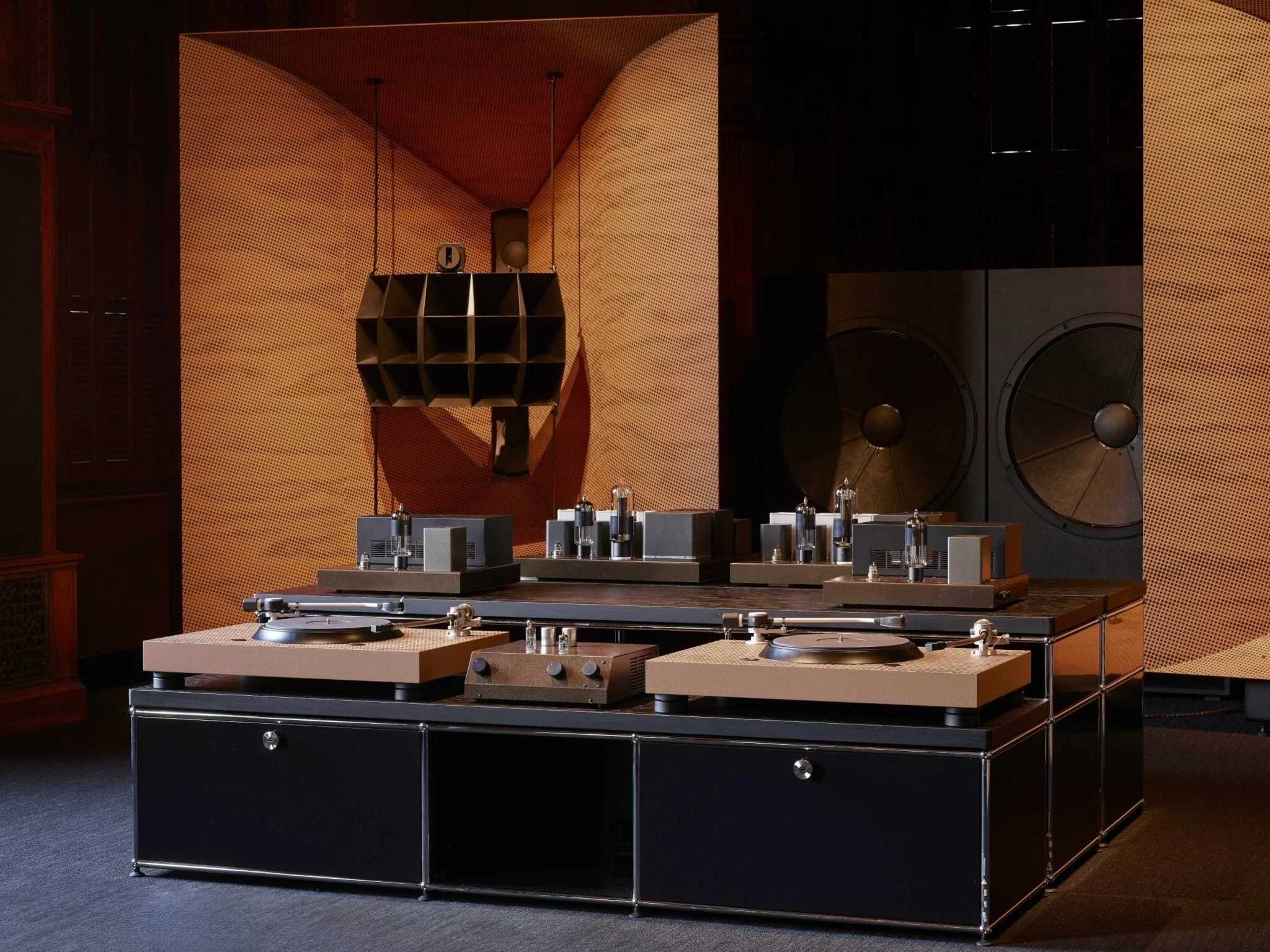 THE ARCHITECTURE OF LISTENING: On Sound and Presence