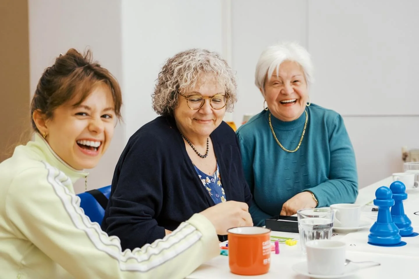 Salon Servus. 

Bilder, die im Moment entstehen und gleichzeitig f&uuml;r Kampagnen funktionieren.

F&uuml;r @gbsternwien 

Wien.

#documentaryphotography #wien #nachbarschaft #campaignphotography #onlocation
