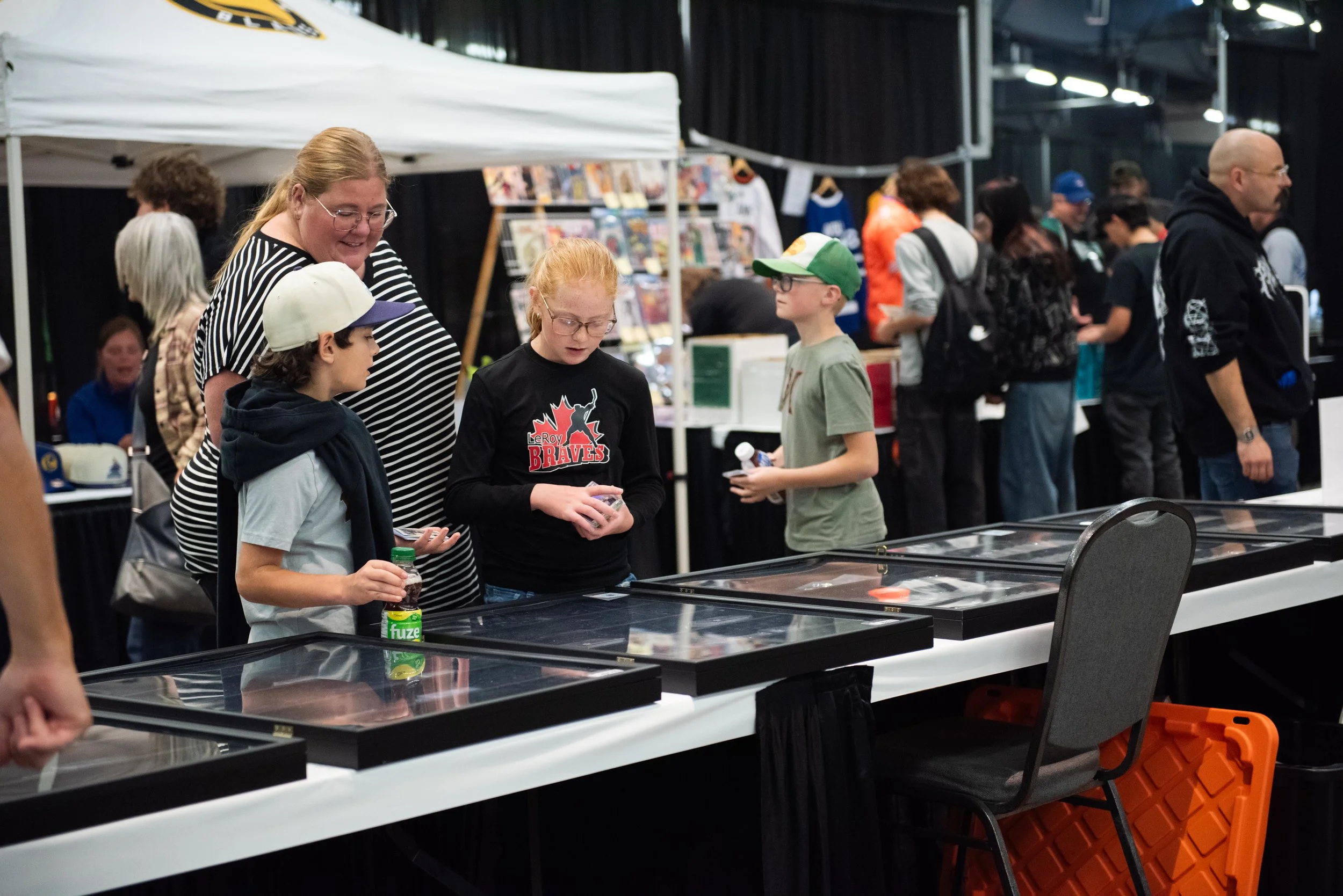mom and two kids looking to trade sports cards