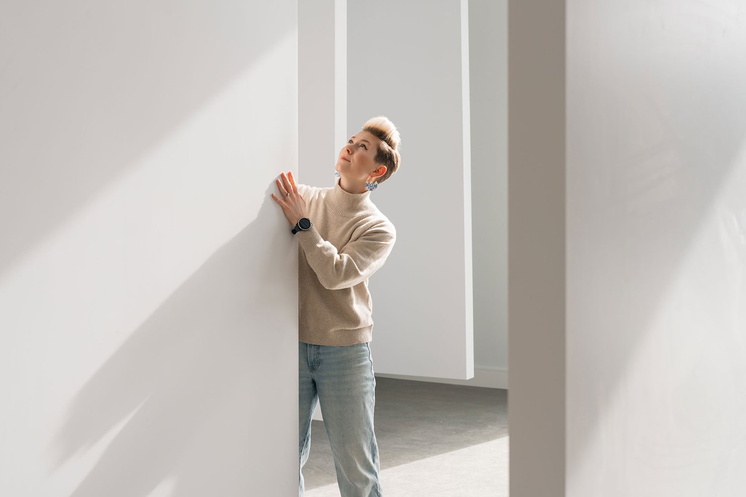 It's always so fun to experience an artist in their natural element. 

I recently spent some time documenting the beginning stages of @aliciahauffstudio in her fresh, new space. We wanted to capture the vibe of the space for her upcoming marketing, a