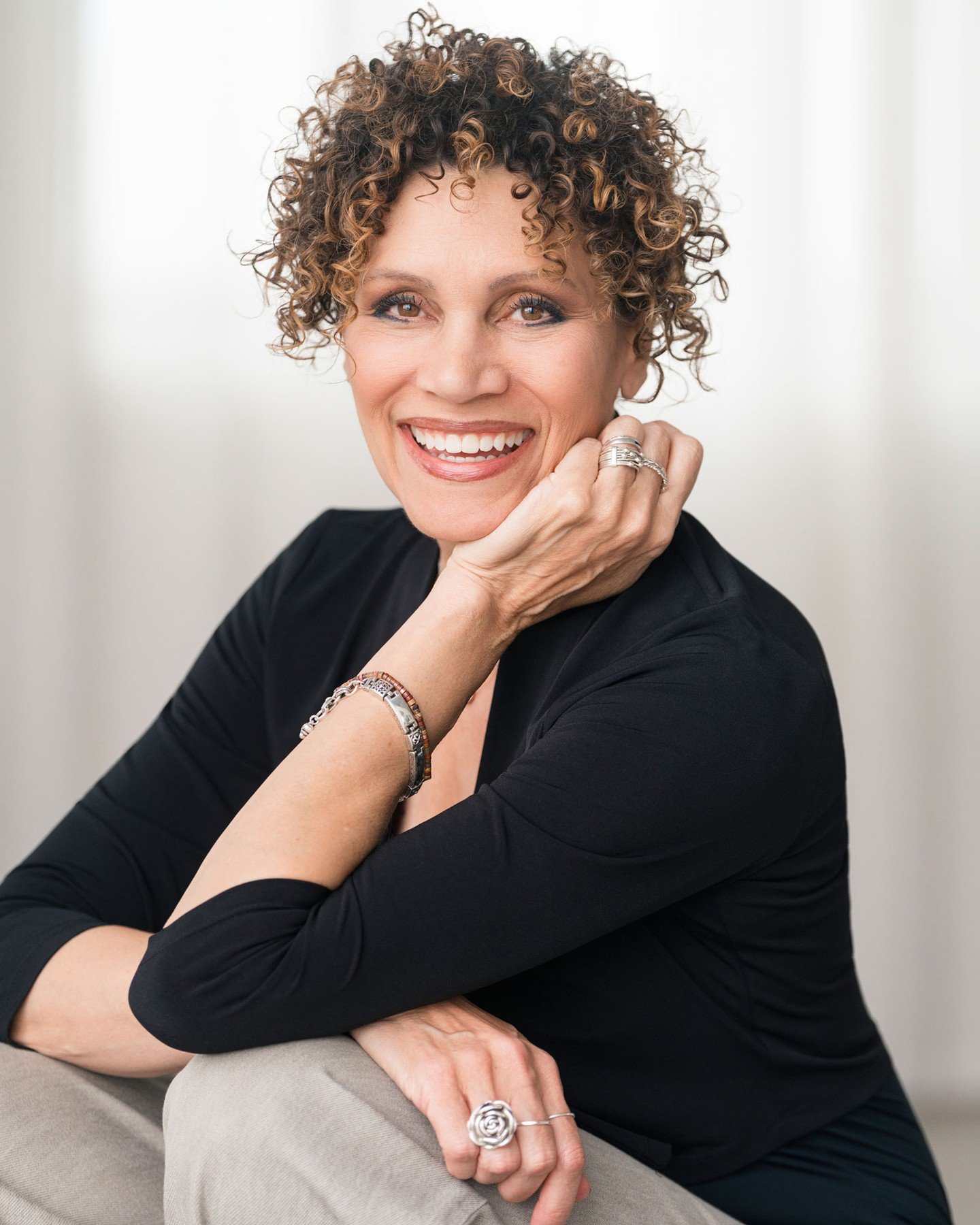 There is no doubt about it, Christine is a stunning human being. Gorgeous, obviously, but also wicked smart, incredibly kind, and an super interesting person. 

We spent some time together earlier this year for an UnStuffy Headshot Session. She was c