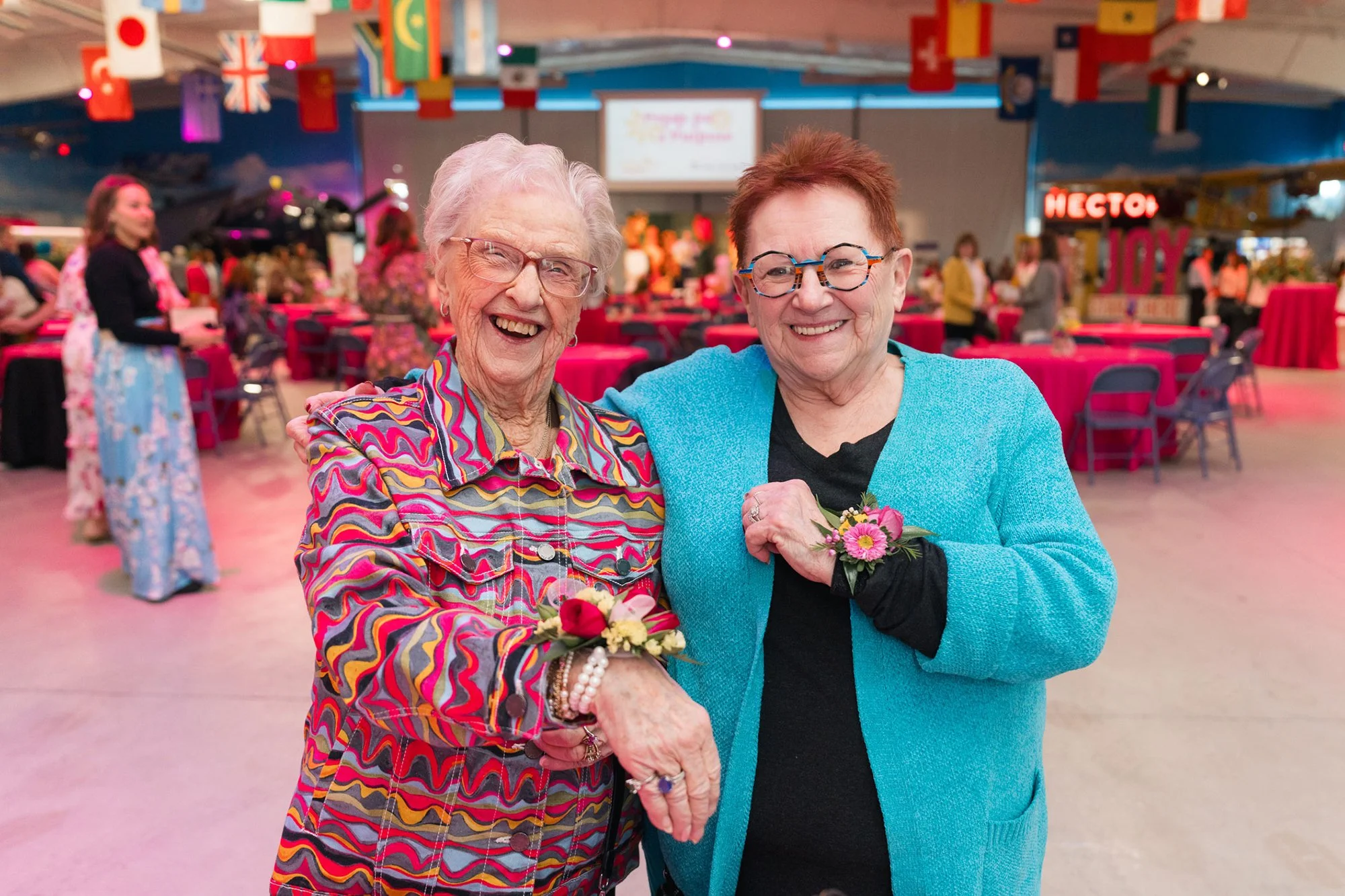 Spring event season has officially begun! My April is chock-full of them, and last week it started off with a colorful bang at @hopebloomsnd  Petals for a Purpose event held at the @fargoairmuseum.
 
I love this organization, its people, and their am