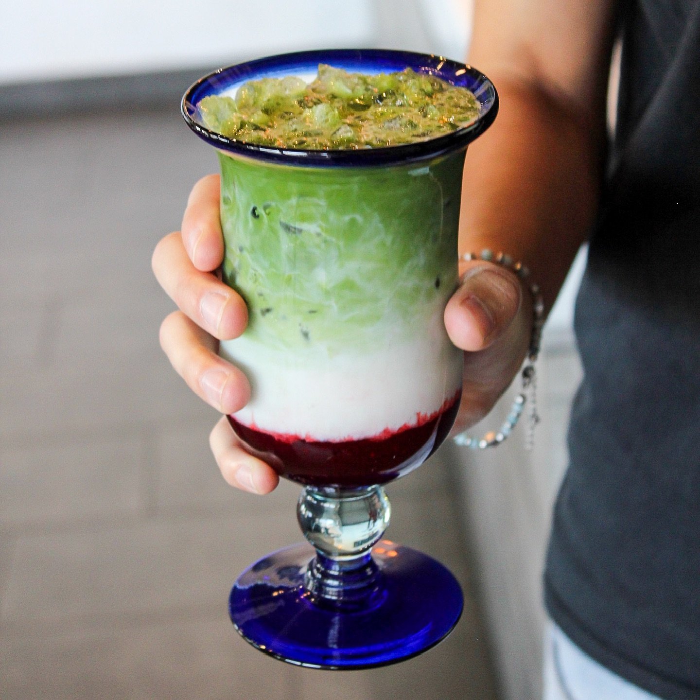 Strawberry Matcha is so in right now 🍓🧋

#az #strawberry #matcha #strawberrymatcha #arizona #boba