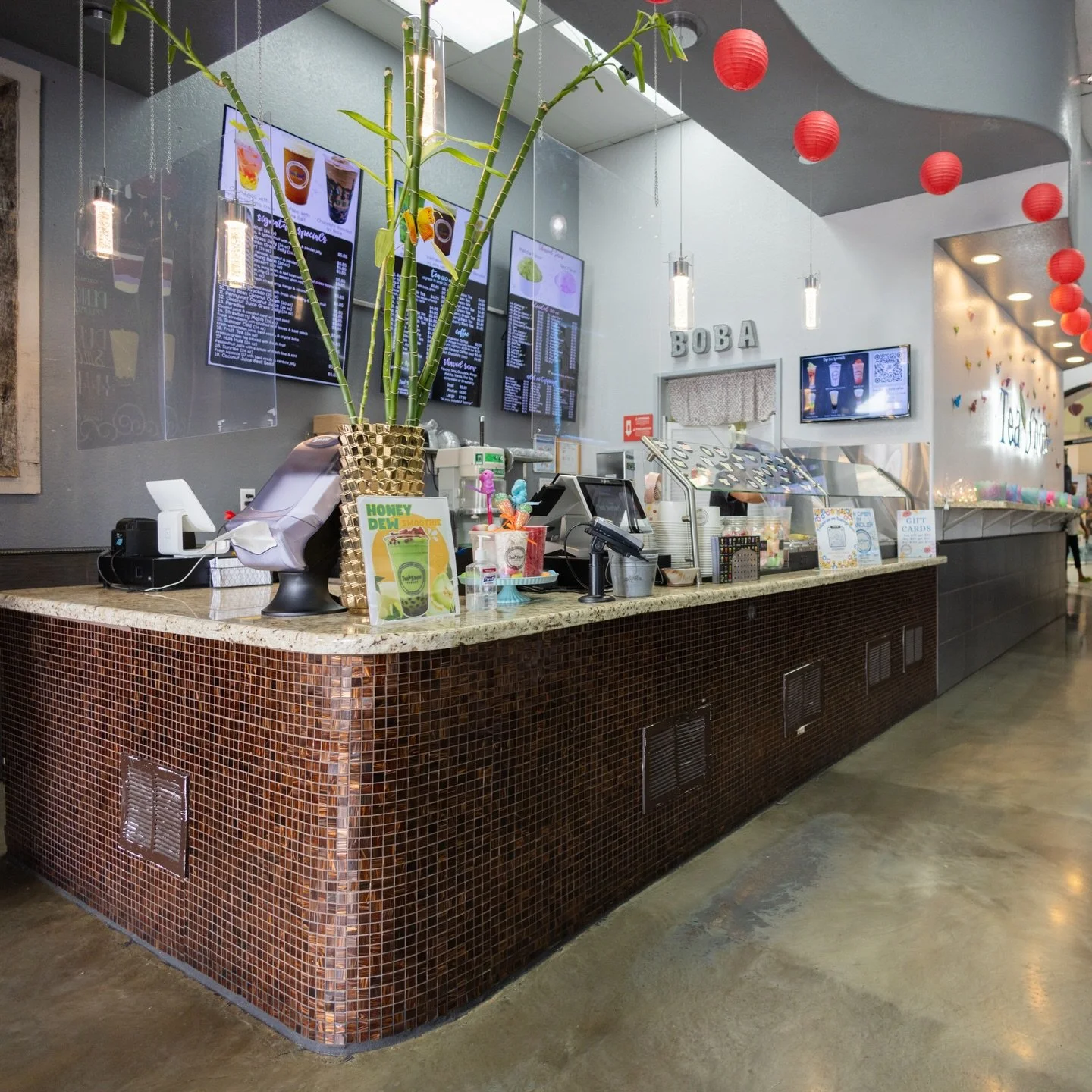 Our Mesa location is OPEN today &amp; tomorrow! We will be open 10am-7pm today &amp; 10am-9pm tomorrow! ❤️🎁🎄