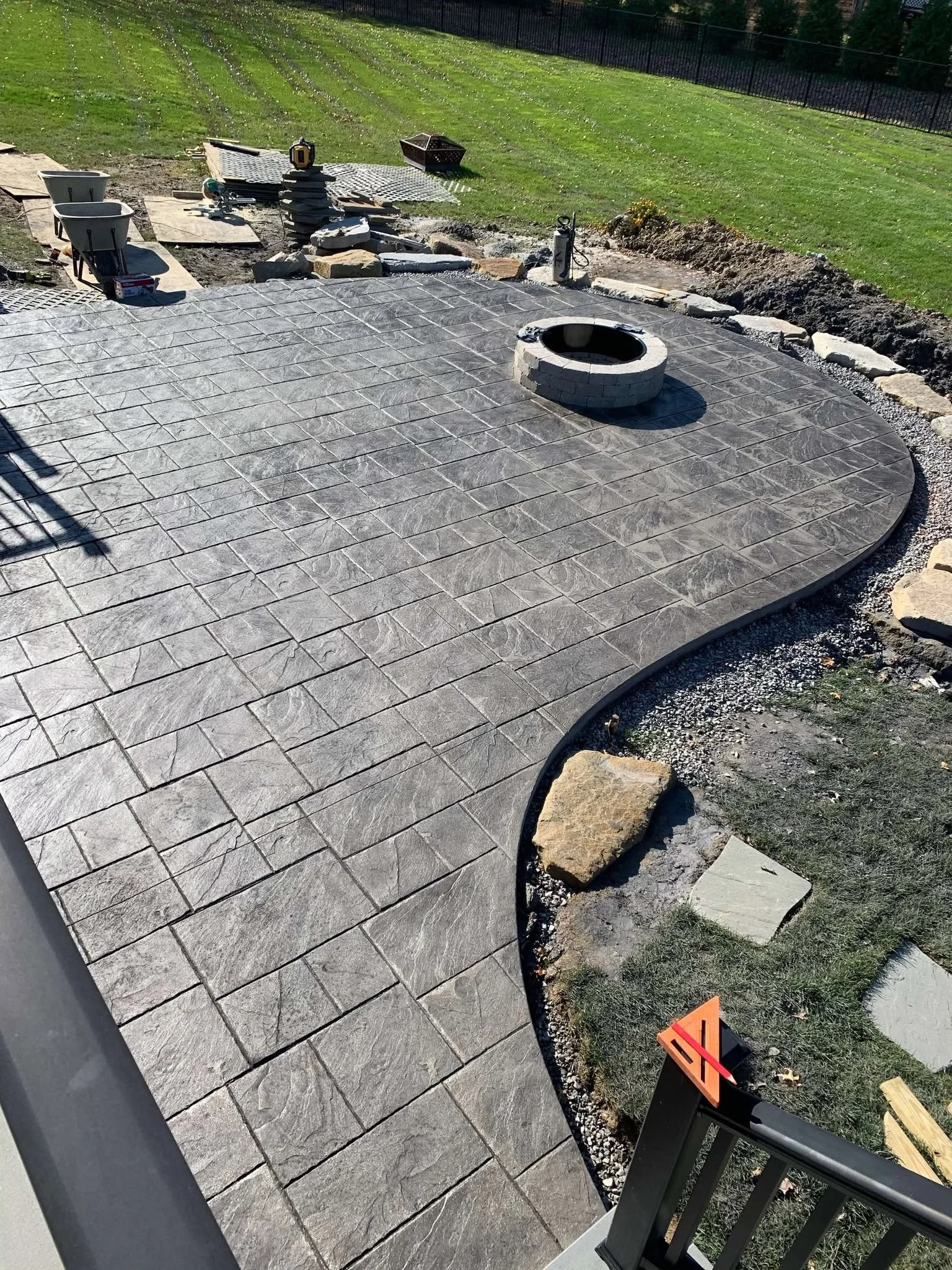 stamped-concrete-firepit-patio.jpg