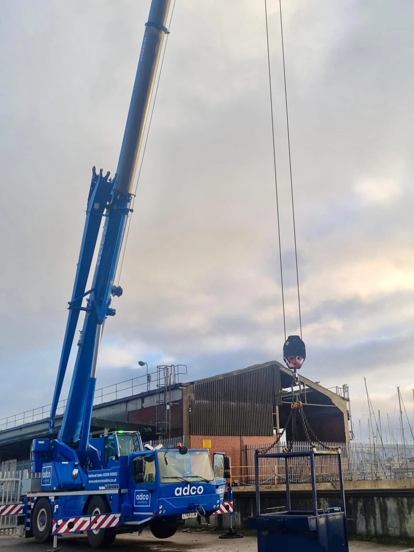 🏗️ Another day, another lift! Our team tackling footing removal with precision and expertise. Great work on site today.

#TeamAdco #HeavyLifting #ConstructionLife #AdcoCraneHire