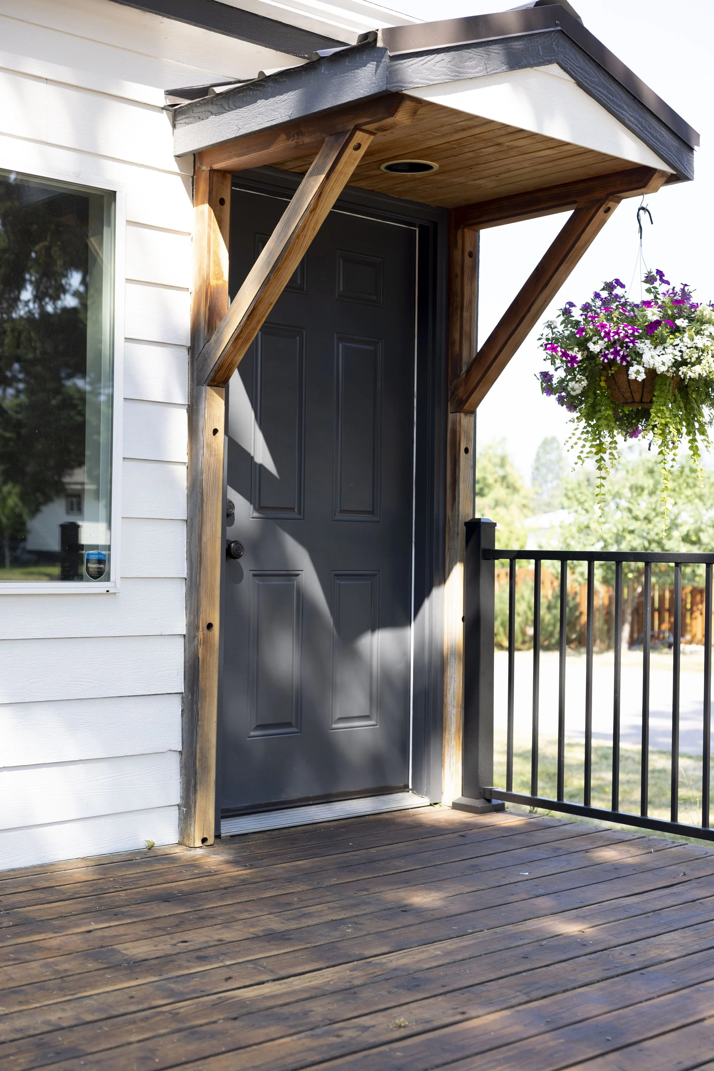 Whitefish Painting Company paints house exteriors and interiors throughout Whitefish, Columbia Falls, Kalispell, and the entire northwest of Montana.