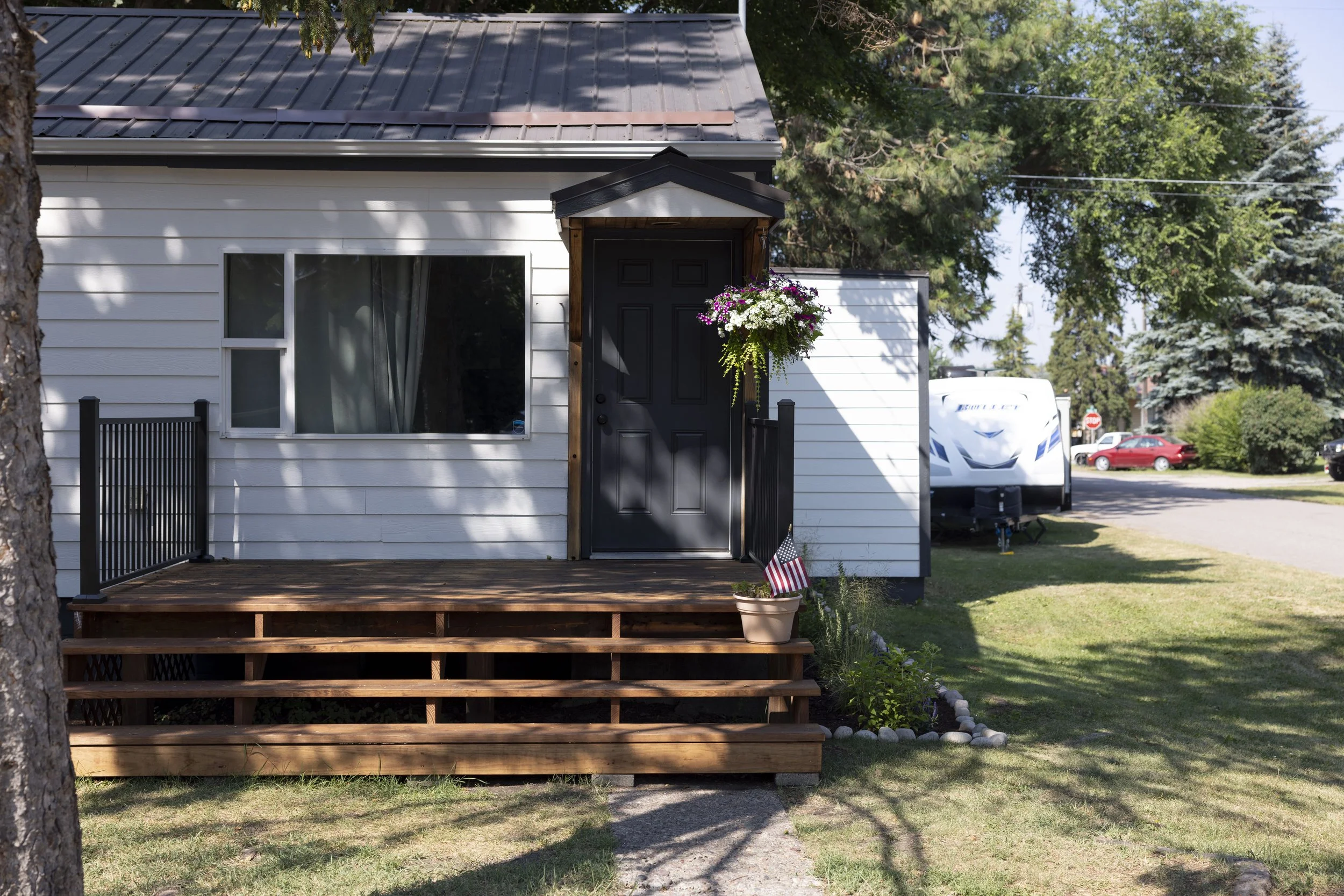 Whitefish Painting Company paints house exteriors and interiors in Whitefish, Columbia Falls, Kalispell and all of the Flathead Valley.
