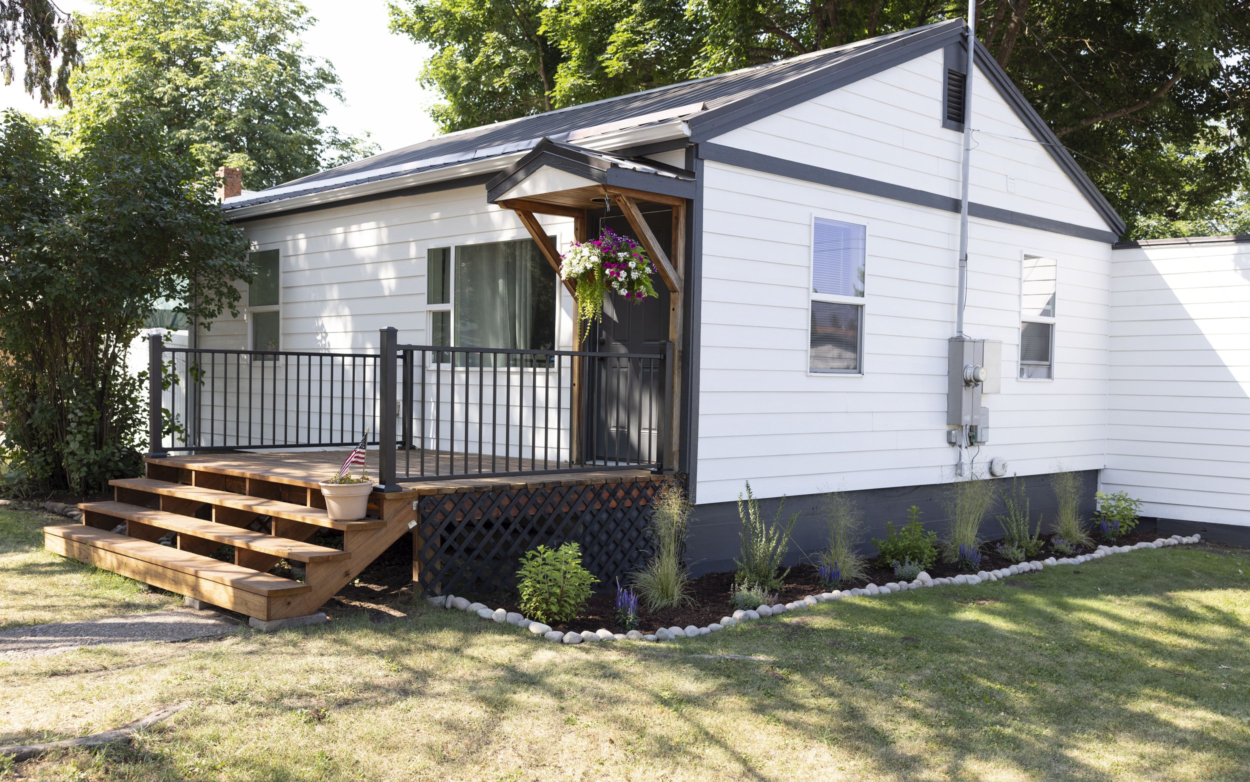 Whitefish Painting Company painters paint downtown Columbia Falls home.