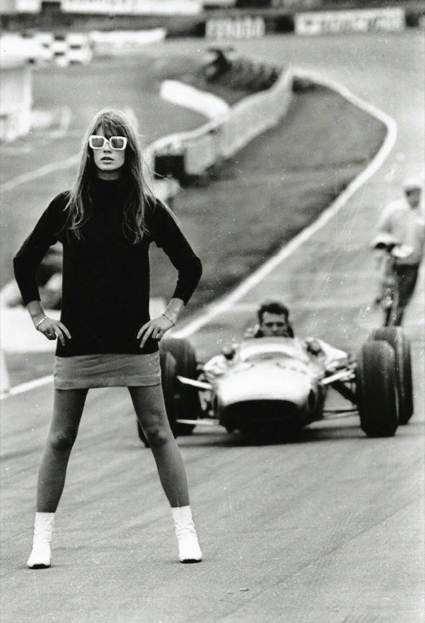 yé-yé-singer-francoise-hardy-on-the-set-of-grand-prix-1966-v0-5dvhoosi49kc1.jpg