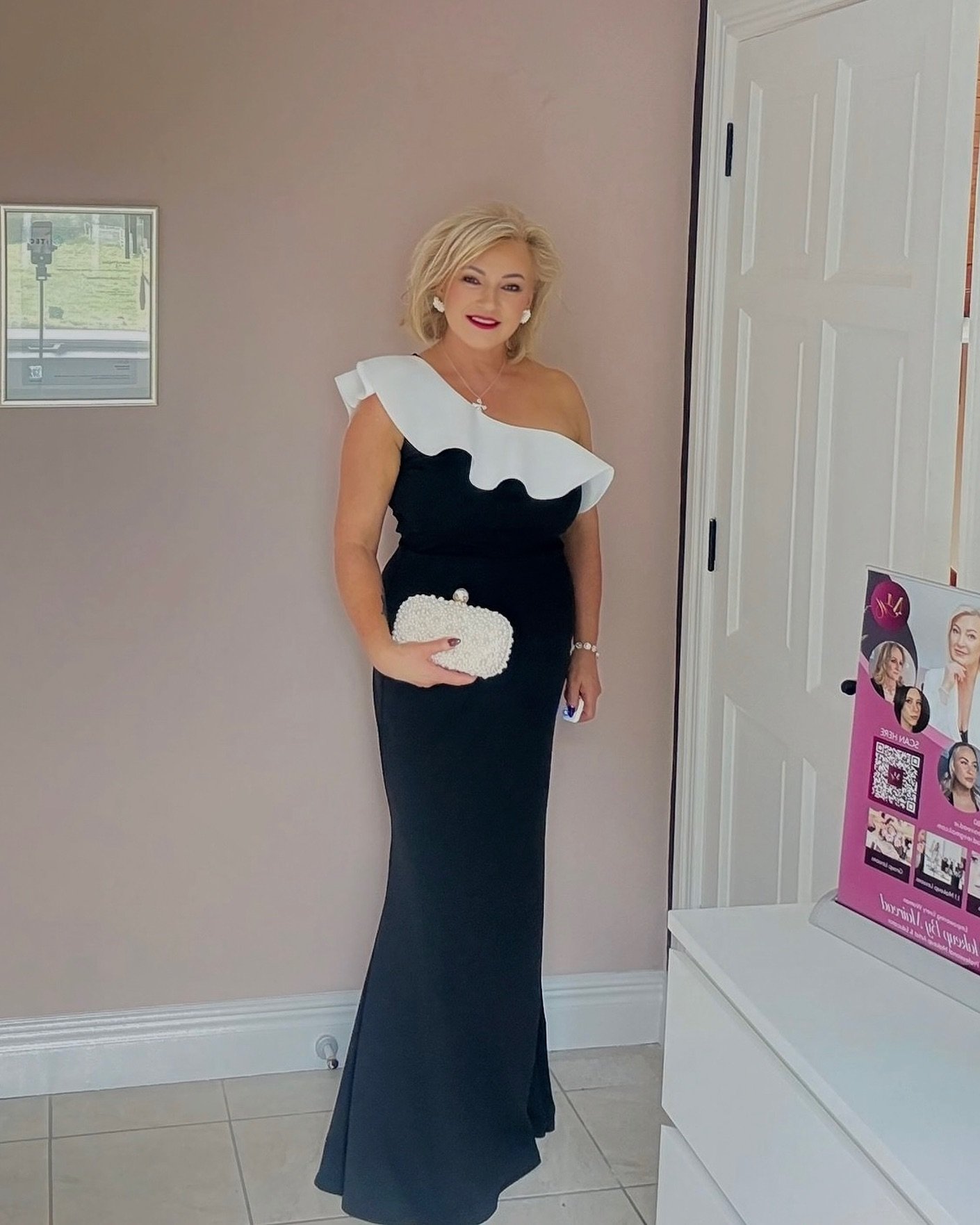 Absolutely adored this @clubllondon dress for the Lord Mayors Ball 💘 will definitely be grabbing some more occasion wear from there, quality was just fab! 

@makeupbymairead.ie 

#clublondon #irishfashion #irishmakeupartist #fashiondress #occassionw