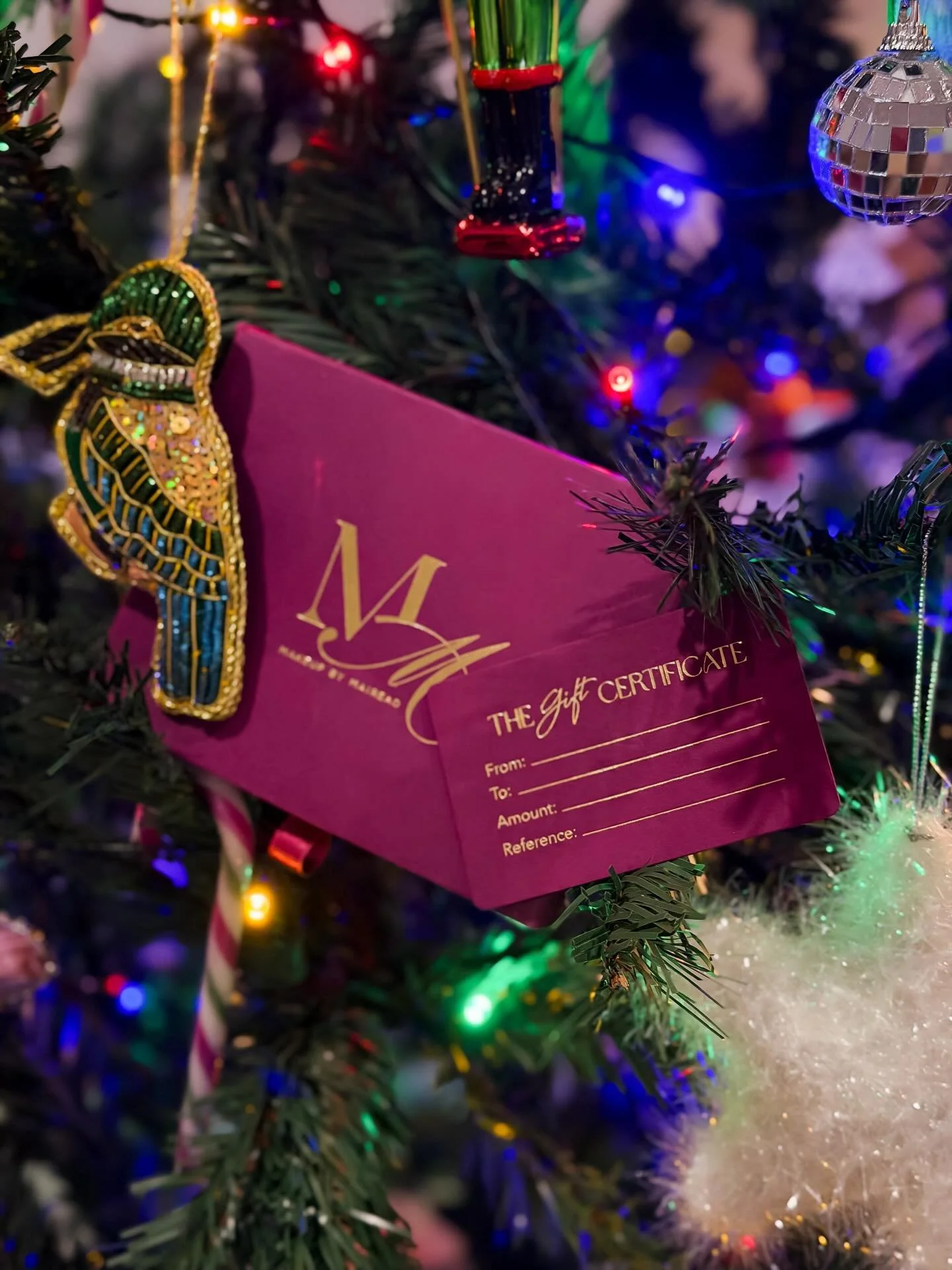 If you&rsquo;re stuck on what to gift this Christmas&hellip; gift vouchers are always a good choice ✨

My vouchers can be used for makeovers, 1:1 makeup lessons, or group lessons 💄
A feel-good gift to help a loved one feel like their best self in 20