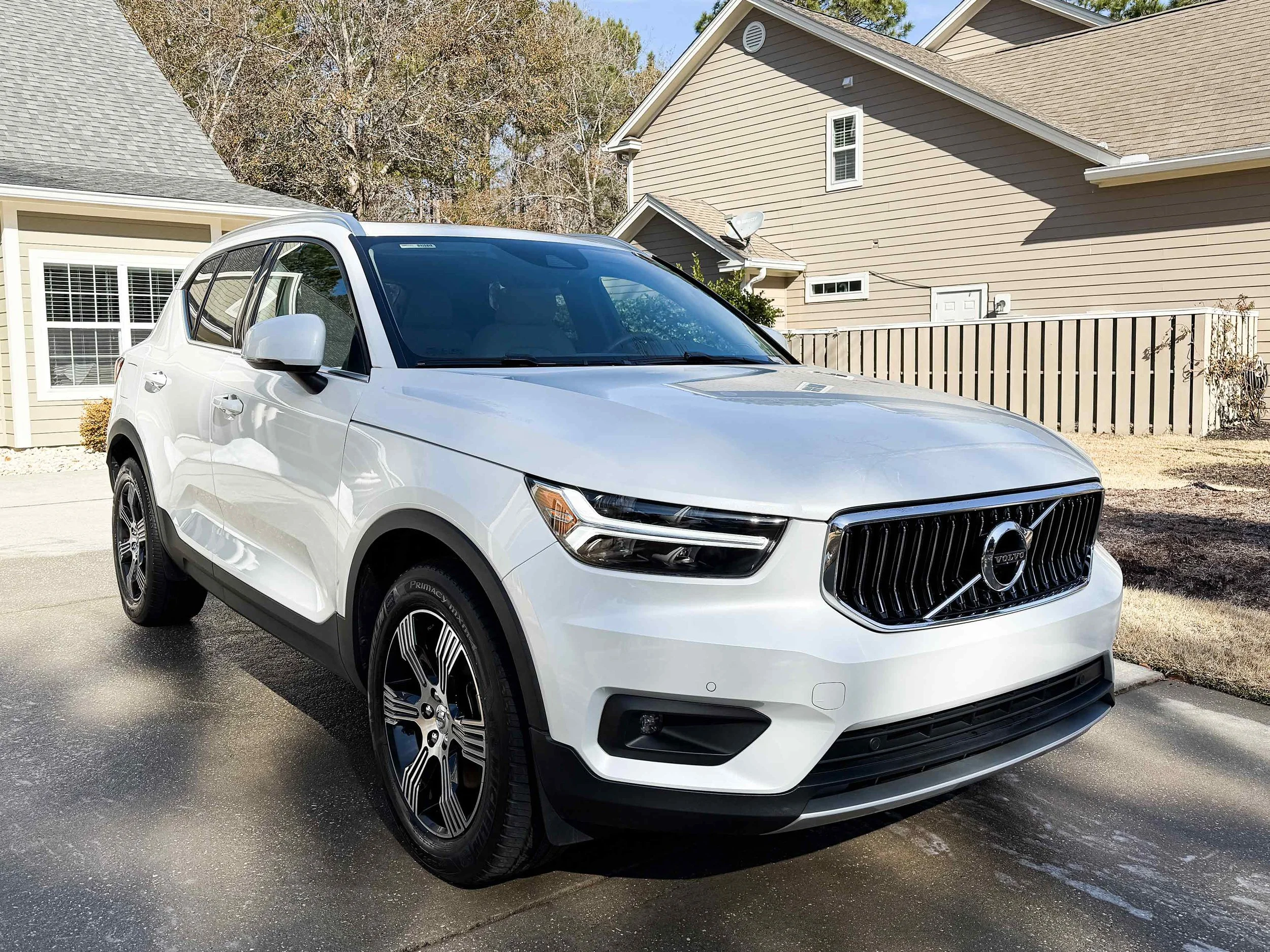 Volvo XC40 Exterior (1).jpg