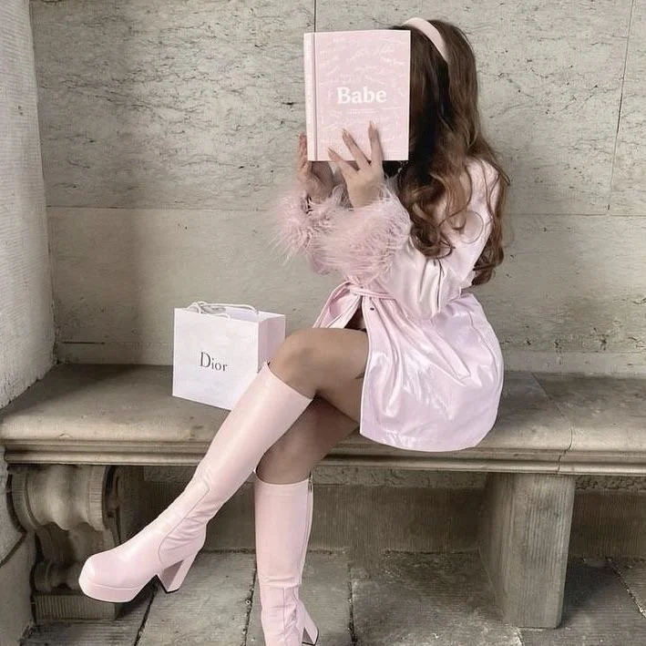 Stylish student lifestyle inspiration showing a girl reading a pink book, representing the feminine and fashionable Kranay Academy brand aesthetic.
