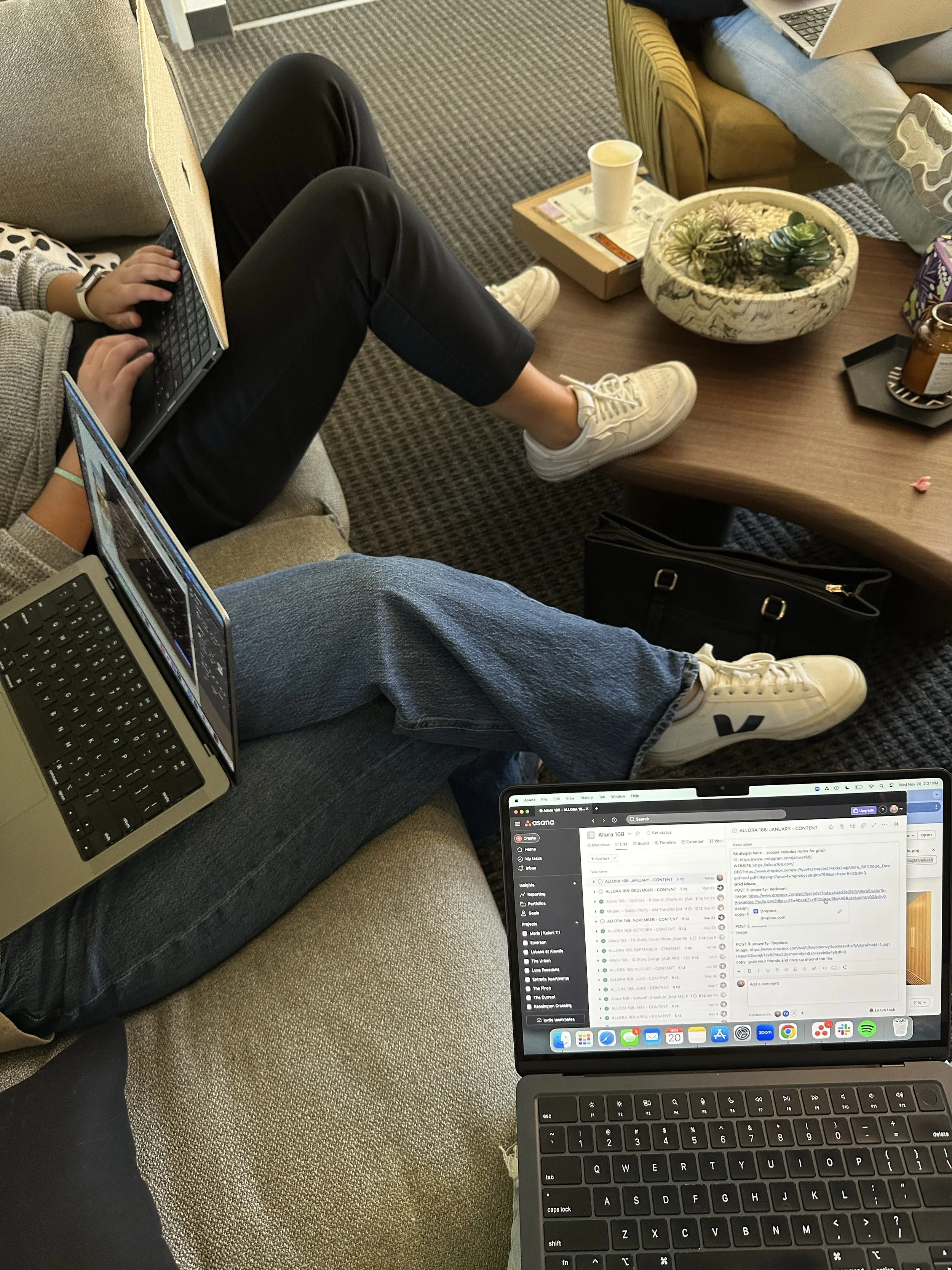 Group of students working together.