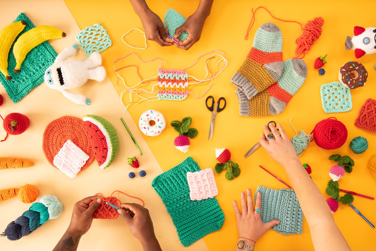 Hands knitting