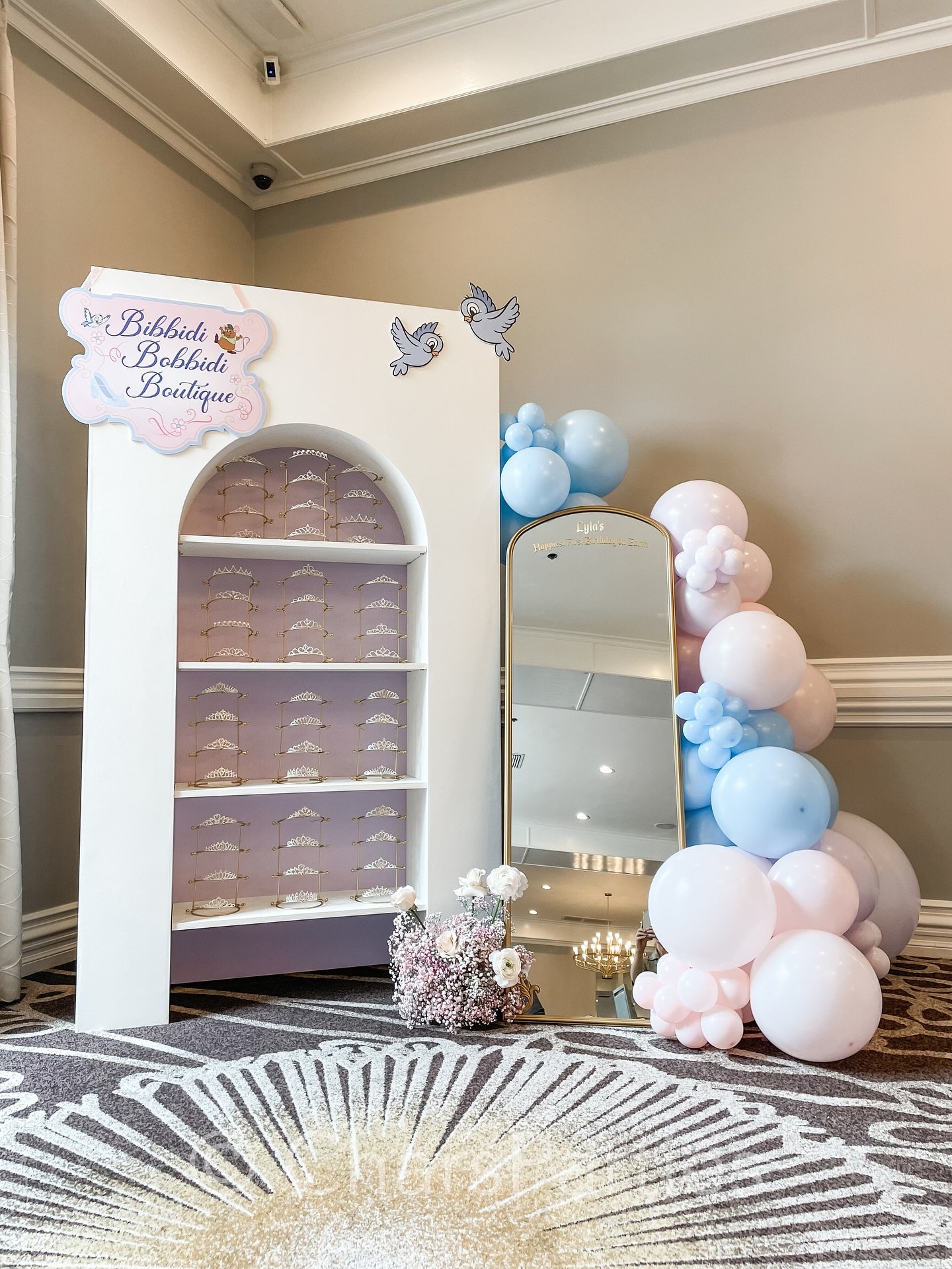 🪄So magical 🪄
The Bibbidi Bobbidi Boutique is here! 💖 Choose your princess tiara and enjoy an enchanting interactive event activation with a very special party favor! 
.
Design, rentals, and balloons @charsparties 
.
.
#bibbidibobbidiboutique #pri