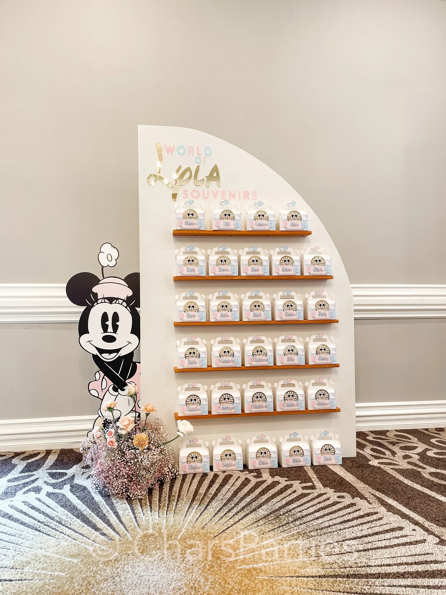 World of Lyla Souvenir Shop
Featuring our half arch shelf wall, custom acrylic lettering by @inspiredengravings, and the cutest vintage Minnie Mouse peeking out from behind 🥹💕
Simple, elegant, and oh so CUTE!
Swipe 👉🏼 to see more adorable details