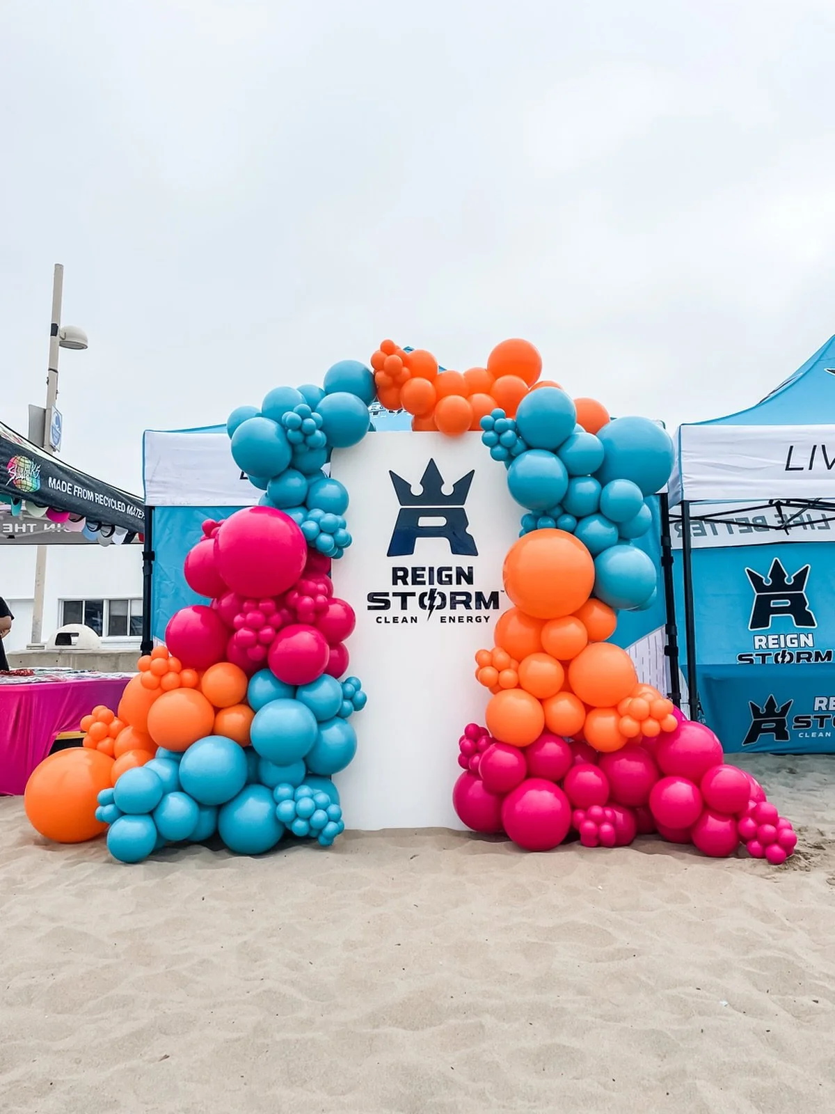Reign Storm at the beach ⚡️
Big, bold, clean energy 🙌🏼 Thanks for trusting us with your event activation @drinkreignstorm 
.
.
.
#reignstorm #reignstormcleanenergy #eventactivation #eventstyling #eventballoons #balloons #balloonbackdrop #corporatee
