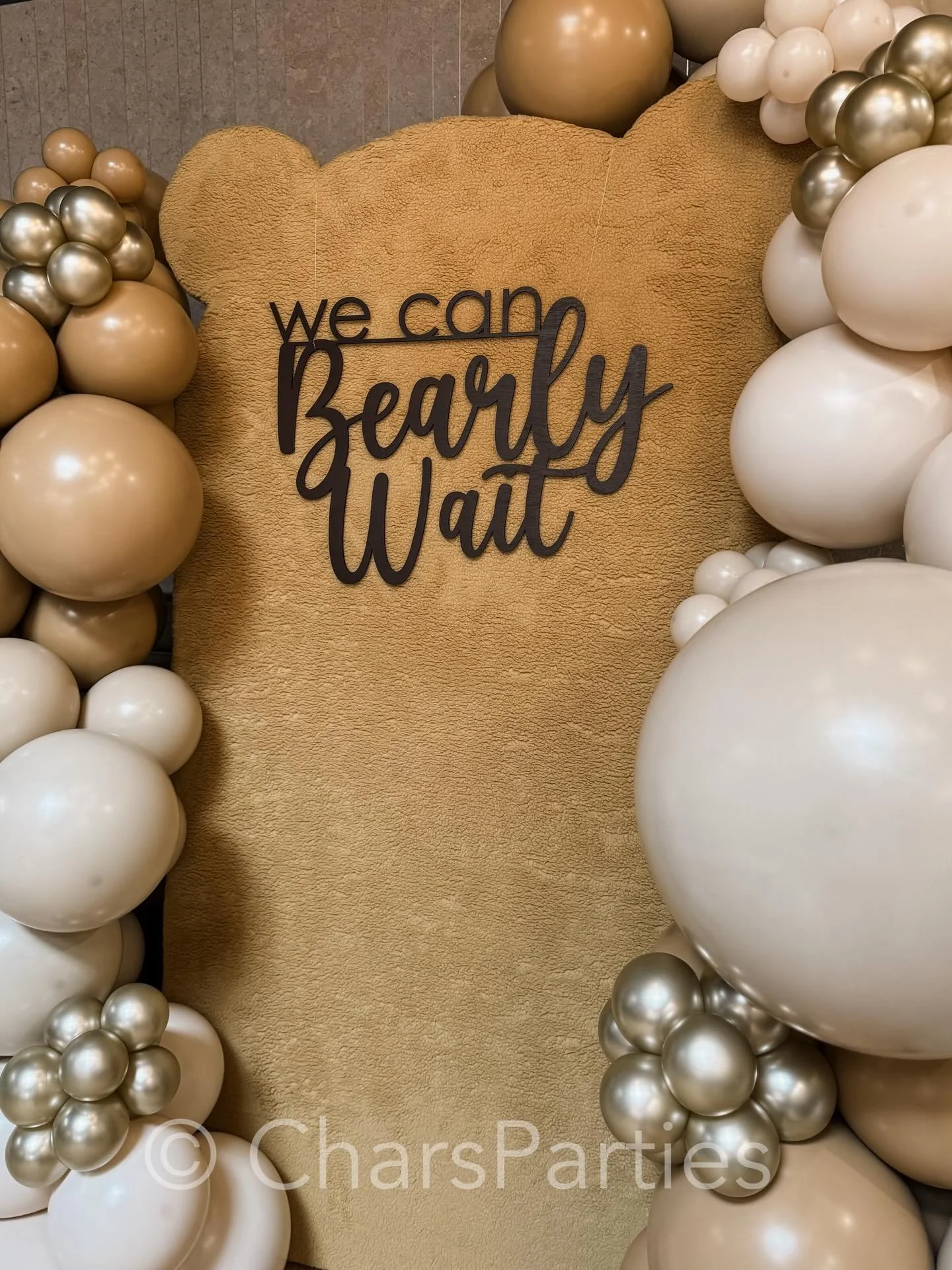 A cuddly teddy bear backdrop snuggled up with 20 feet of bubbly balloon garland brought the cozy vibes to this adorable neutral baby shower - We Can Bearly Wait to meet baby Chartoff!!
.
.
#wecanbearlywait #teddybeartheme #babyshowerideas #neutralbab