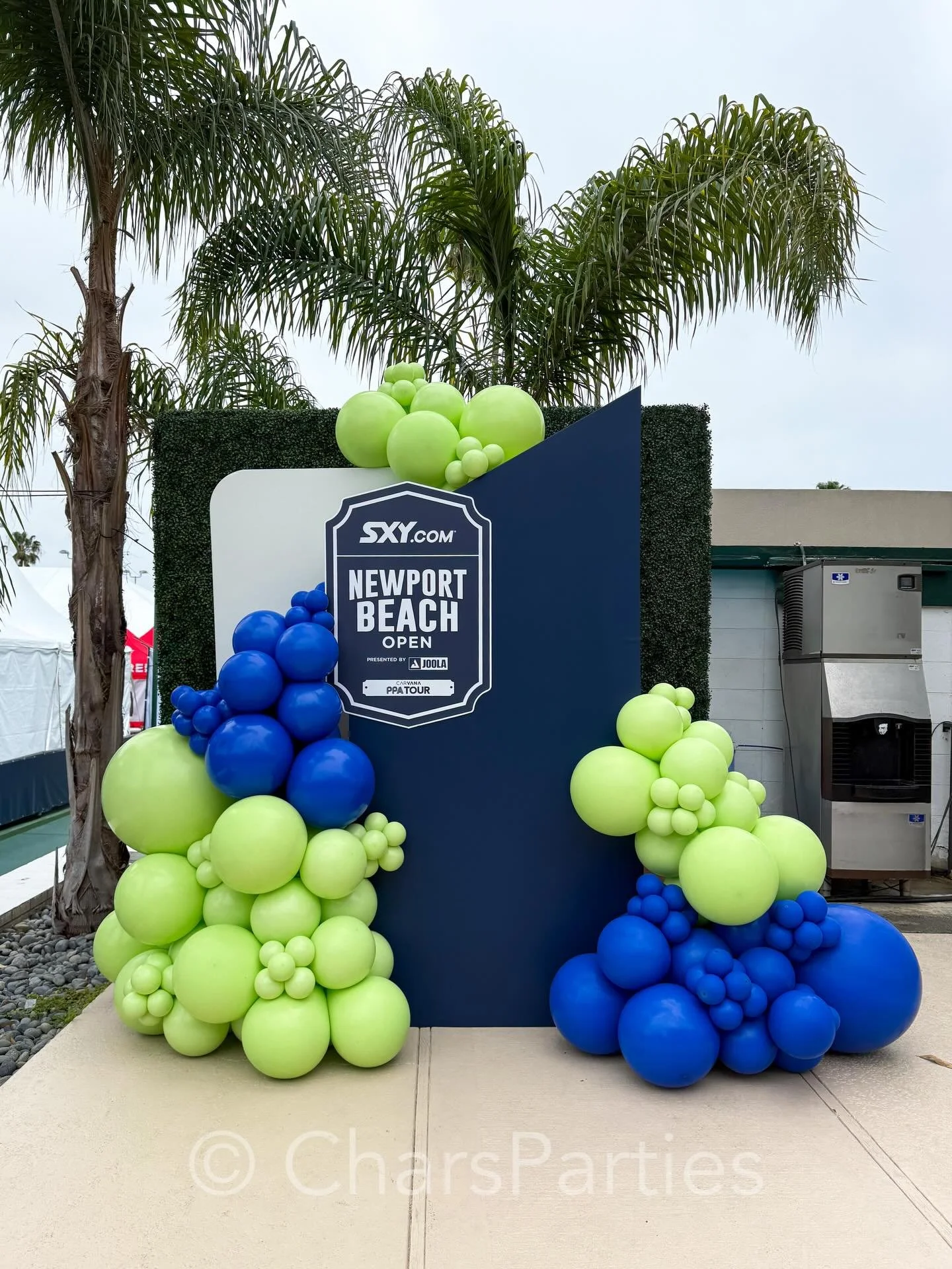 We're obsessed with bold colors! Sempertex Royal Blue and Kalisan Pistachio are a dynamic duo at the PPA Newport Beach Tournament 🙌🏼. 

Thanks for letting us be part of your special events @ppatour  We love creating for you!
.
#eventbackdrop #event