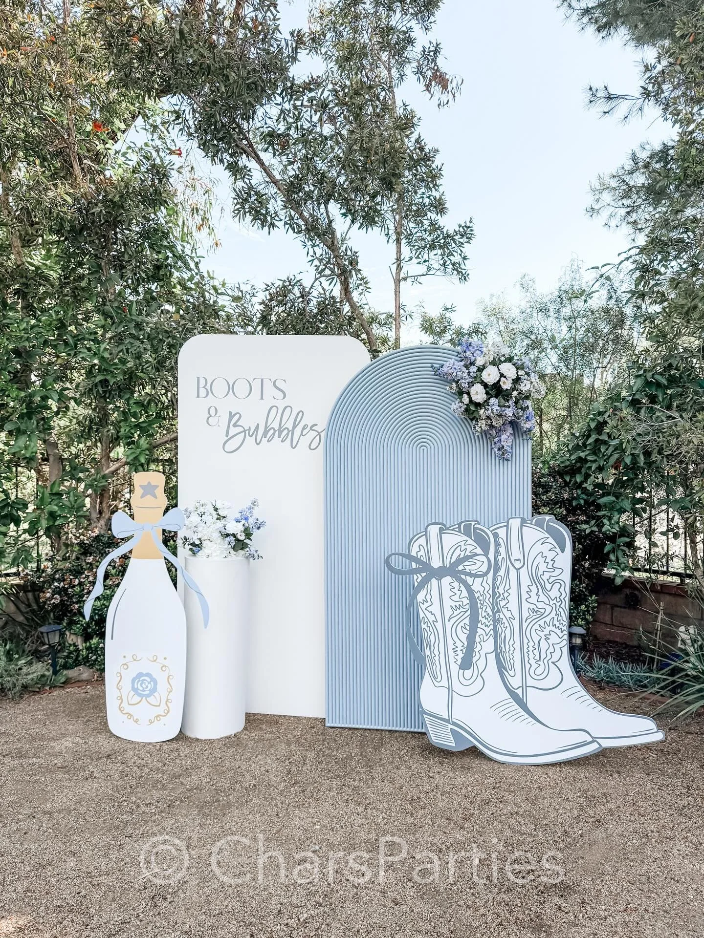 All the pretty details of this country chic Boots and Bubbles bridal shower 🥂 
.
Design, rentals, and styling @charsparties 
.
.
#bridalshower #bootsandbubbles #somethingbluebridalshower #bridalshowerideas #bridalshowerinspo