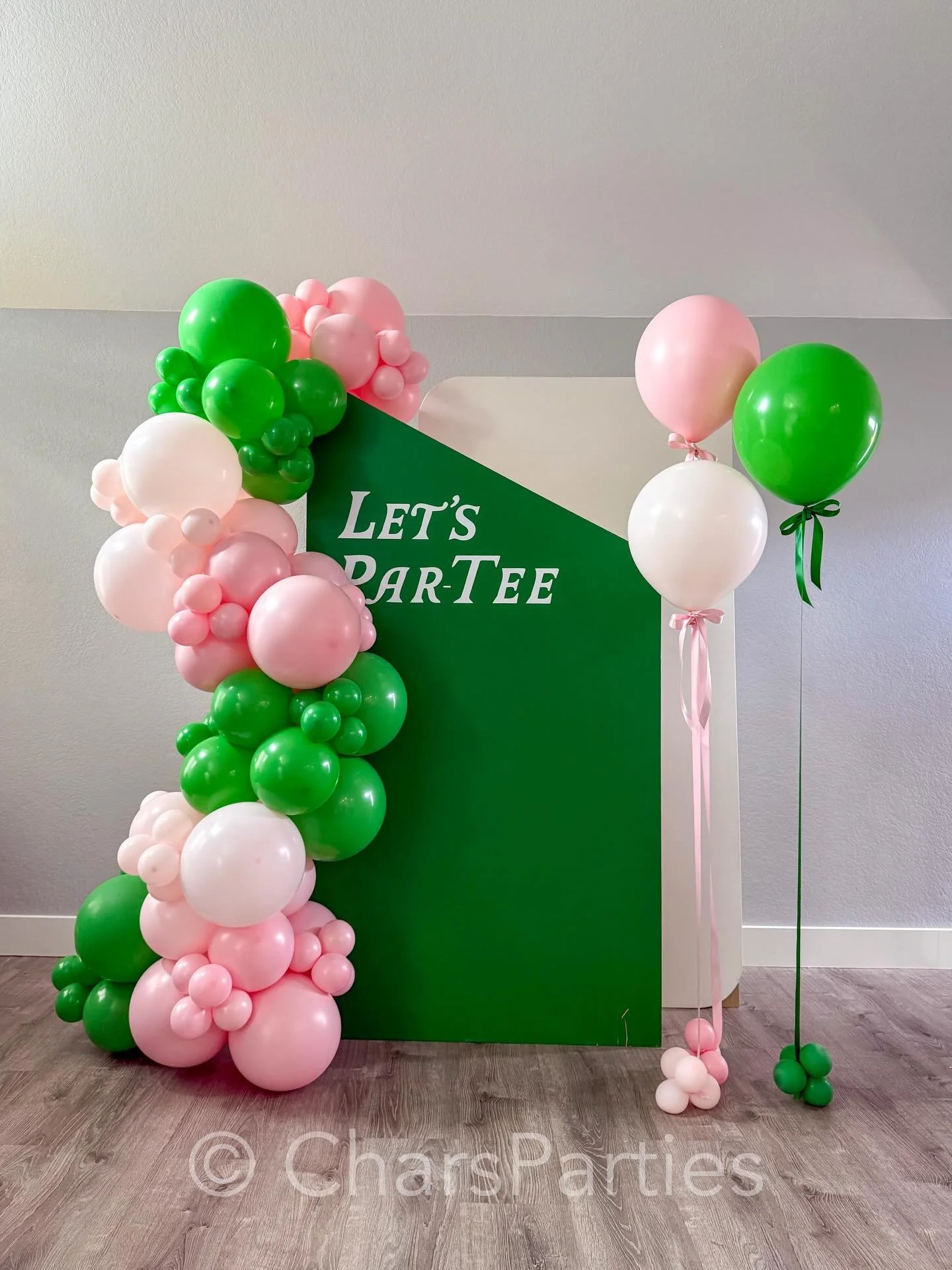 Let&rsquo;s ParTee! ⛳️
This a Grab &amp; Go Package! 
Featuring 2 backdrop panels, 8 feet of bubbly balloon garland, and three 18&rdquo; helium balloons - ready for pickup in Mission Viejo. All you need is a large SUV or van for transport 🙌🏼 
.
Gra
