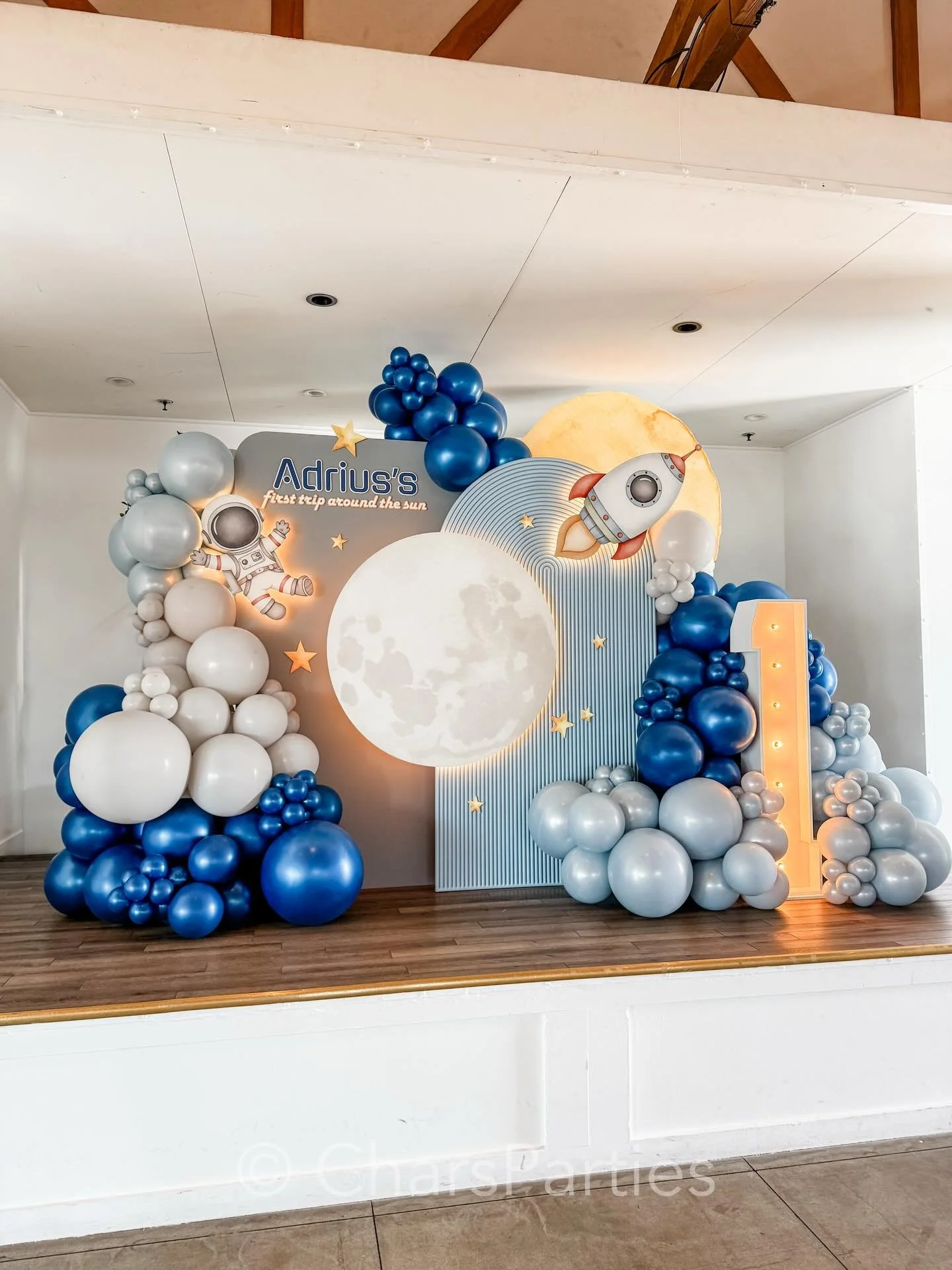 Adrius&rsquo;s First Trip Around the Sun 
🌕🚀🧑&zwj;🚀
We had the best time working with you to bring your vision to life in light, layers, color, and sweet moments @mrs.kanda19 
So grateful for your trust with your family&rsquo;s big day! 🥰
.
.
De