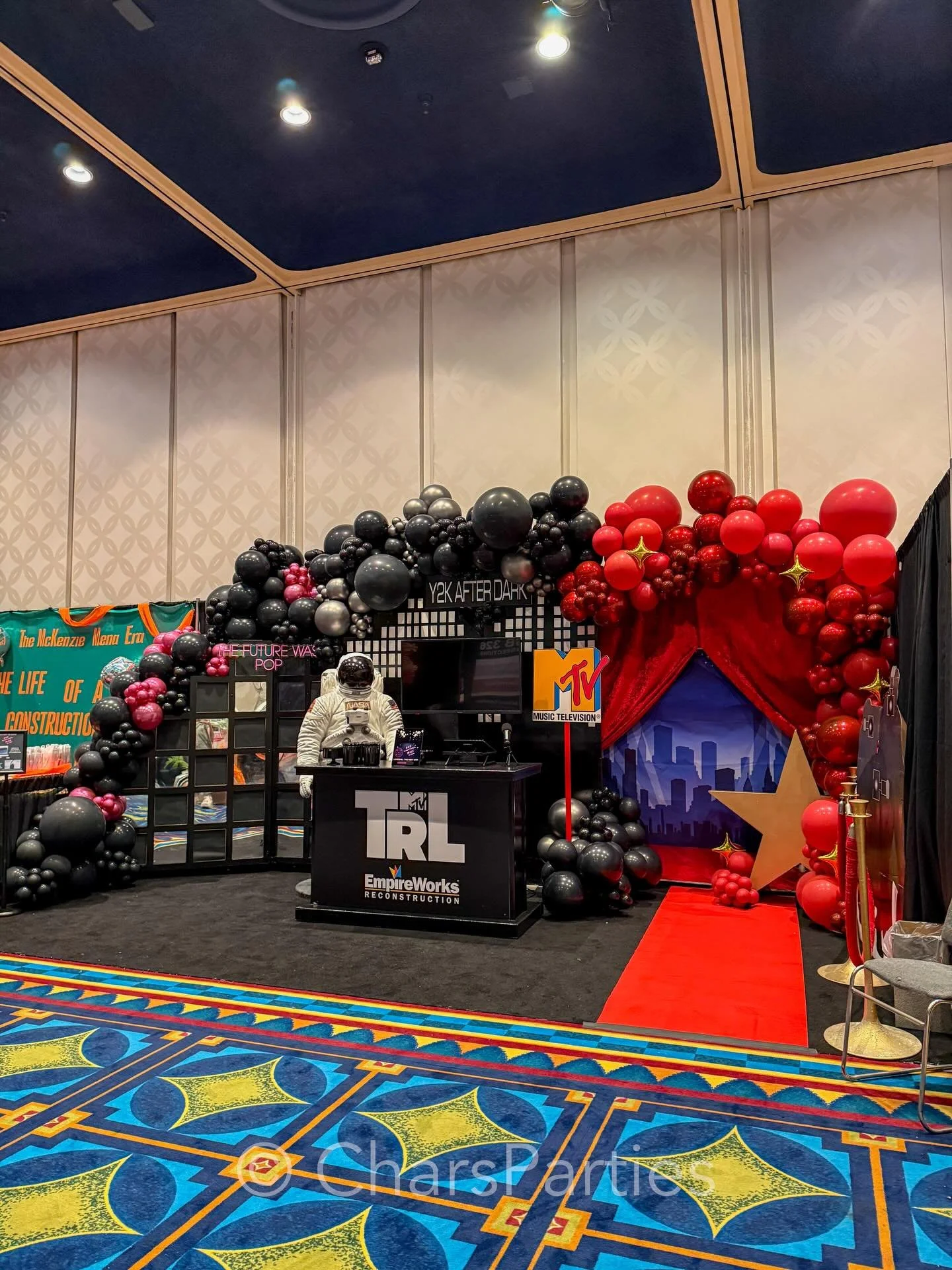 Take your trade show booth to the next level! Captivate attendees with striking visuals and eye-catching decor!

🙌🏼 we love taking your booth to the next level every year - thank you for trusting us with your events @empireworksreconstruction 
You 