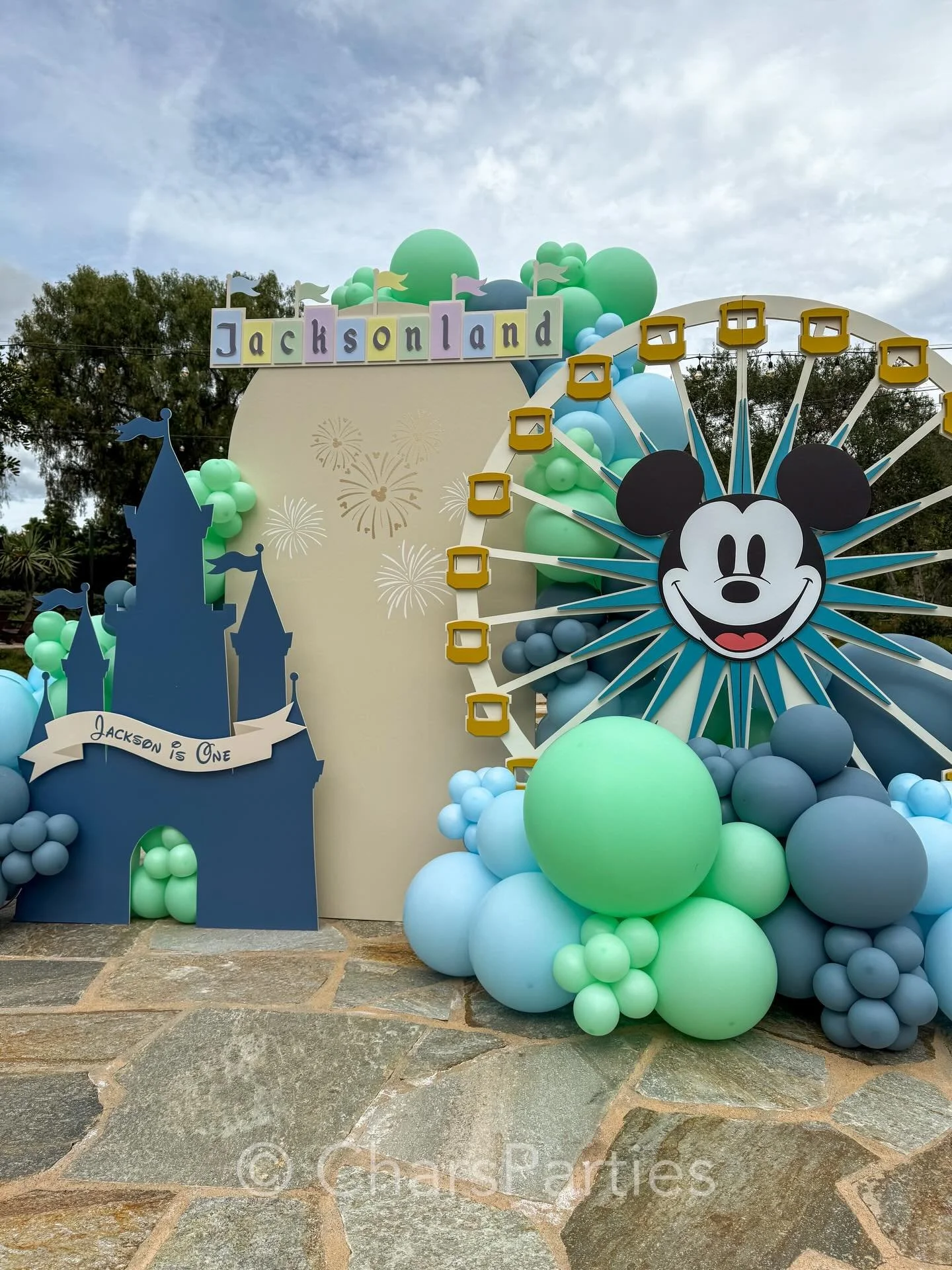 Step into Jackson&rsquo;s whimsical first birthday, where Disney dreams meet personalized style and magic 🪄 
We&rsquo;re so honored to create a beautiful scene for your family again! Thank you for trusting us with your big moments - we love working 