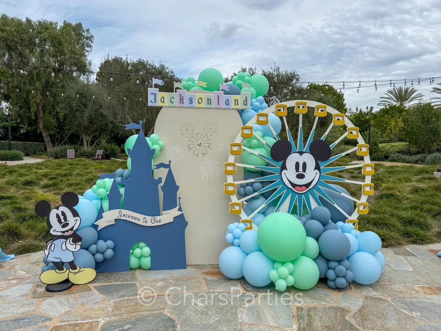 Jacksonland ✨ The Happiest Birthday on Earth ✨
.
Design, backdrop rentals and balloon styling @charsparties 
Soft play @blissful_playland 
.
#disneytheme #disneylandtheme #firstbirthday #kidspartyideas #birthdaypartydecor